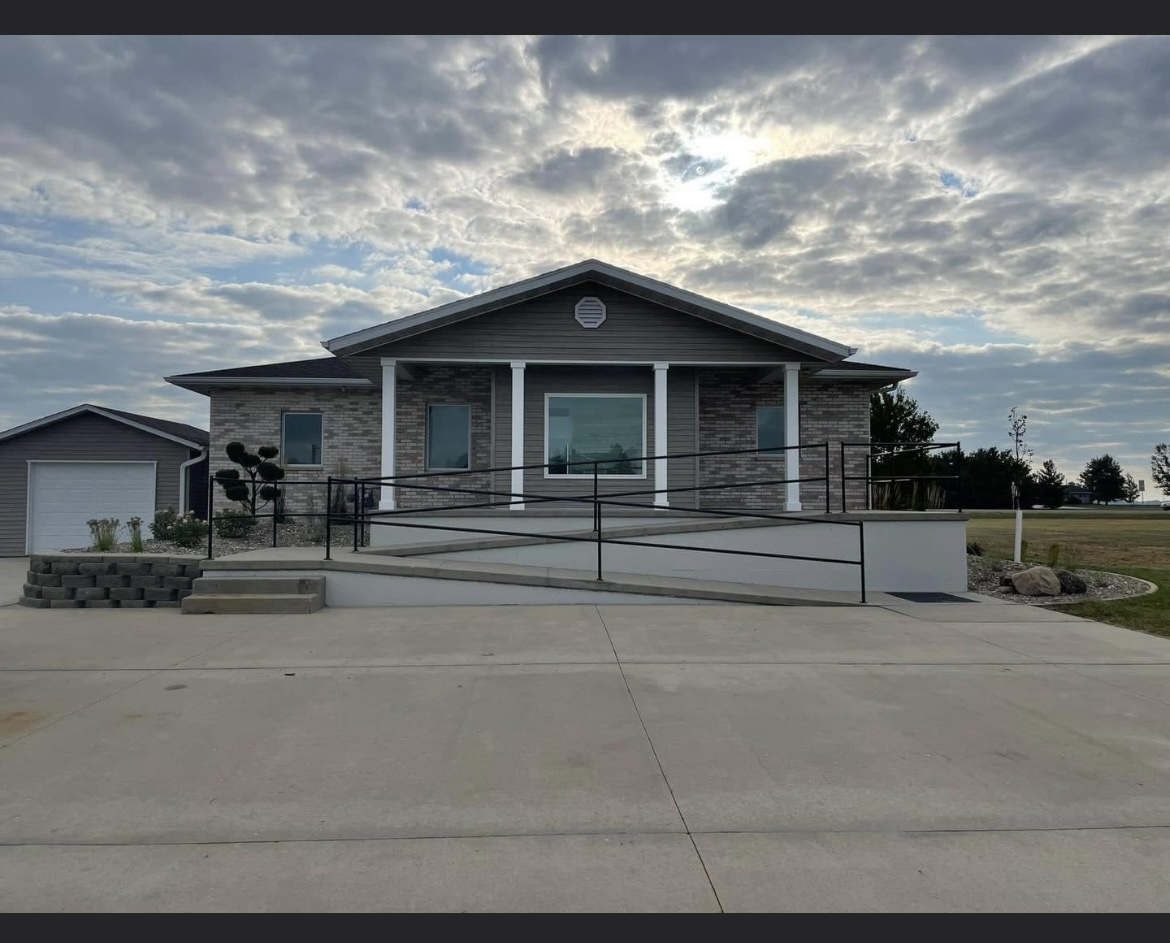 Studio K 370 Mulberry St, Wapello Iowa 52653