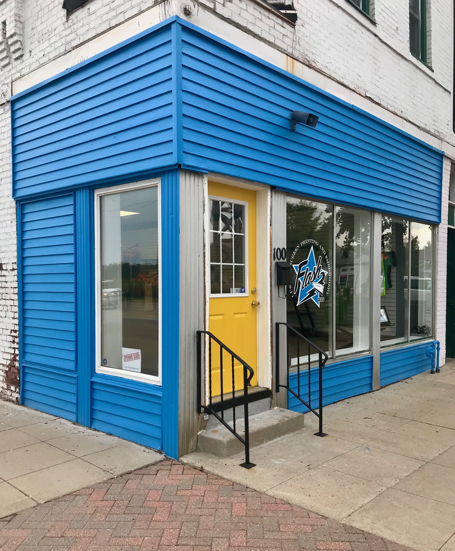 Flash Screen Printing & Embroidery West Des Moines