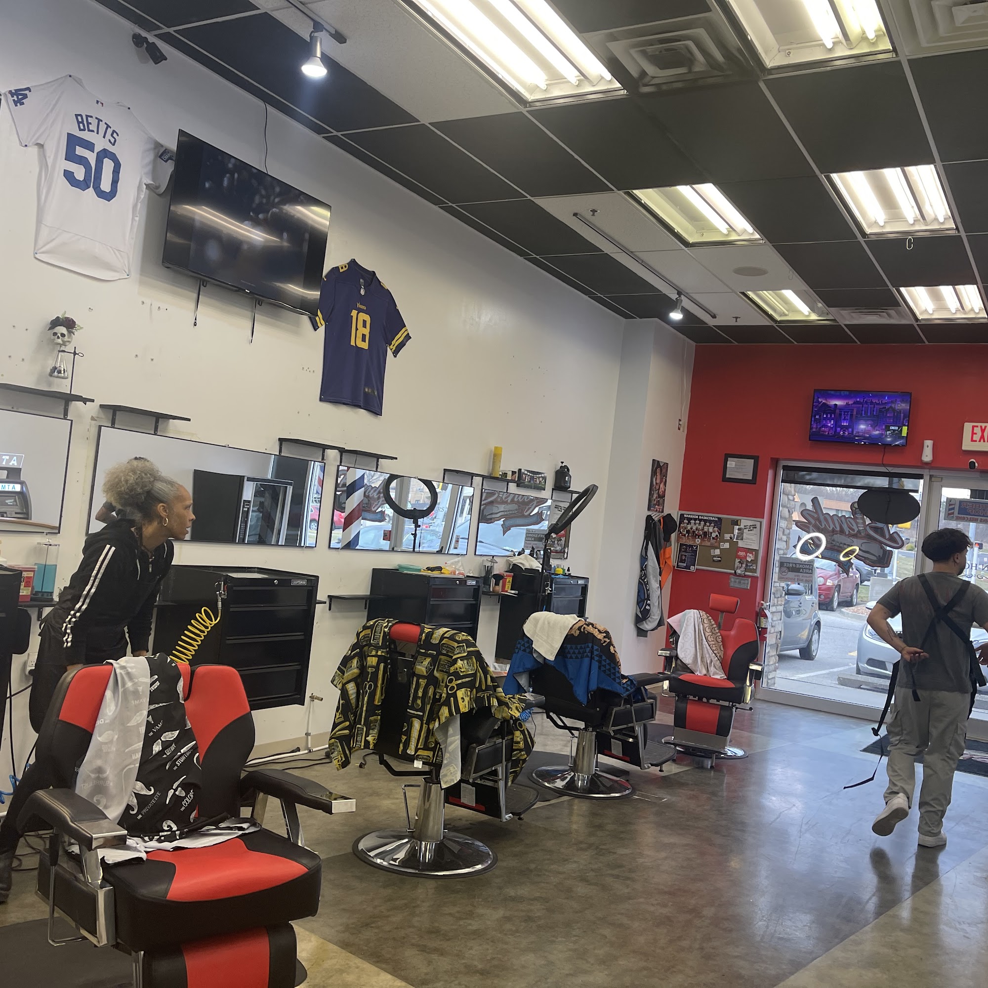 Blendz Sports Barbershop 1271 8th St Suite 300, West Des Moines Iowa 50265