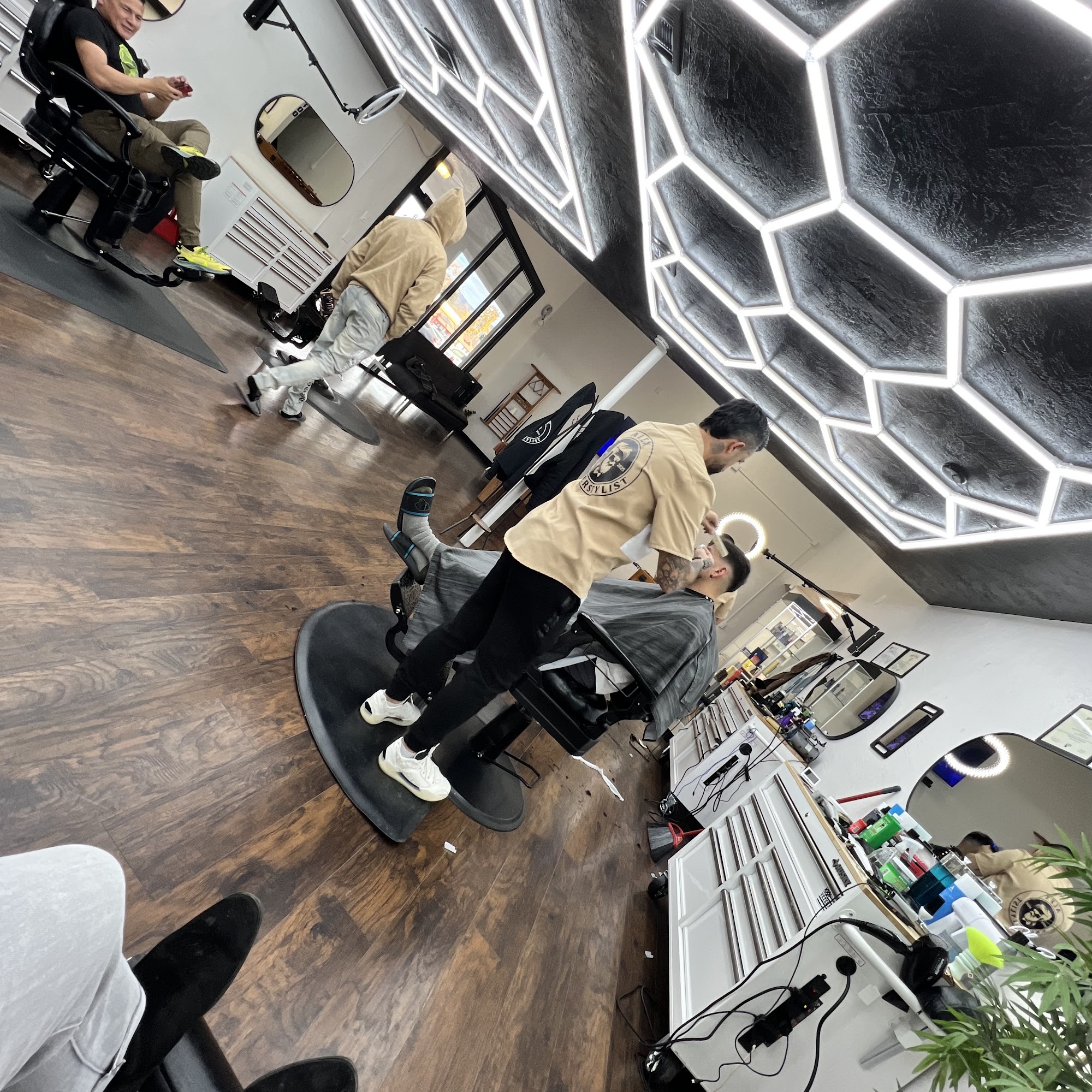 LUXURY BARBER LOUNGE (LOCATED IN ALEX BARBERSTYLIST SHOP) 6469 W Fairview Ave, Boise Idaho 83704