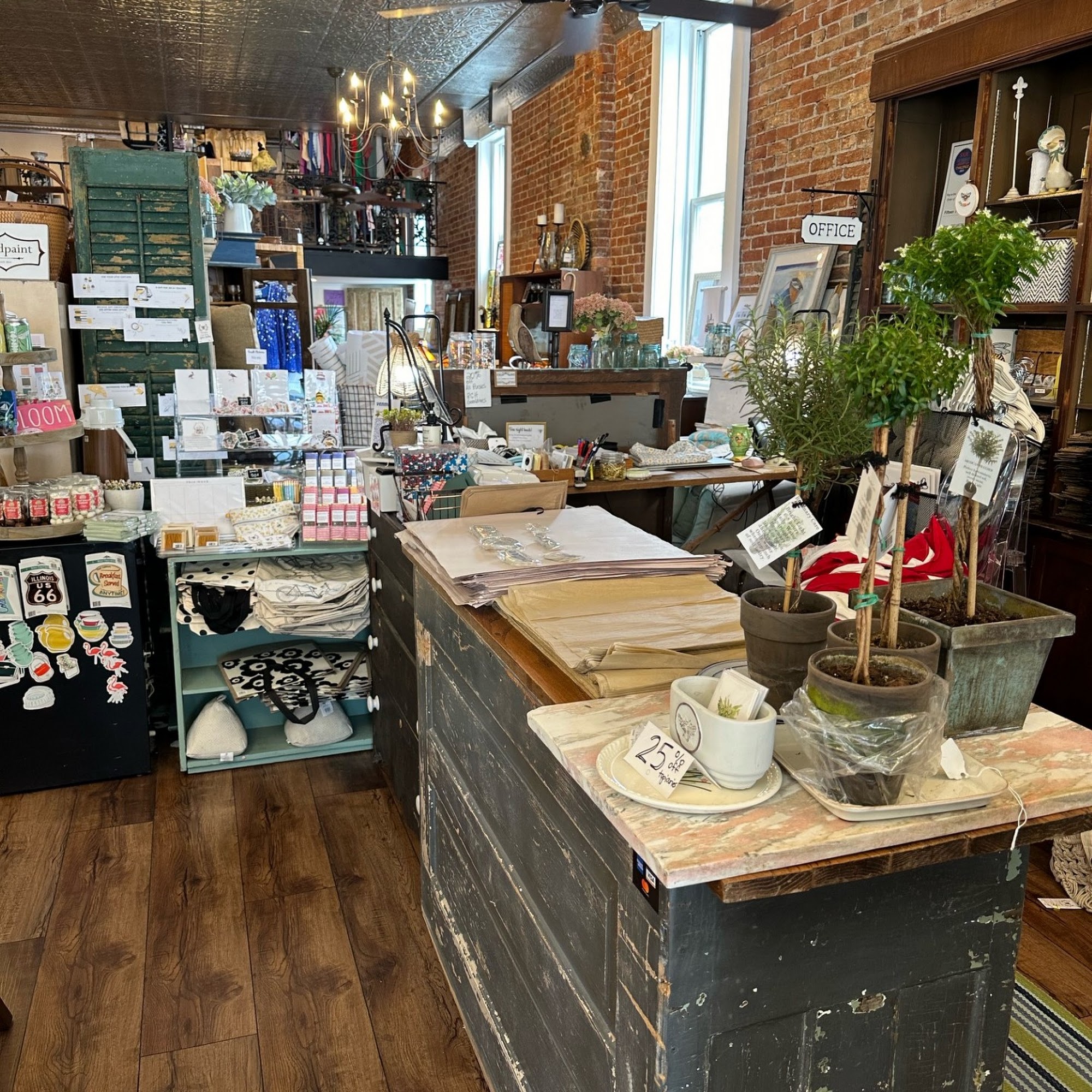 Honeybee Vintage Alton