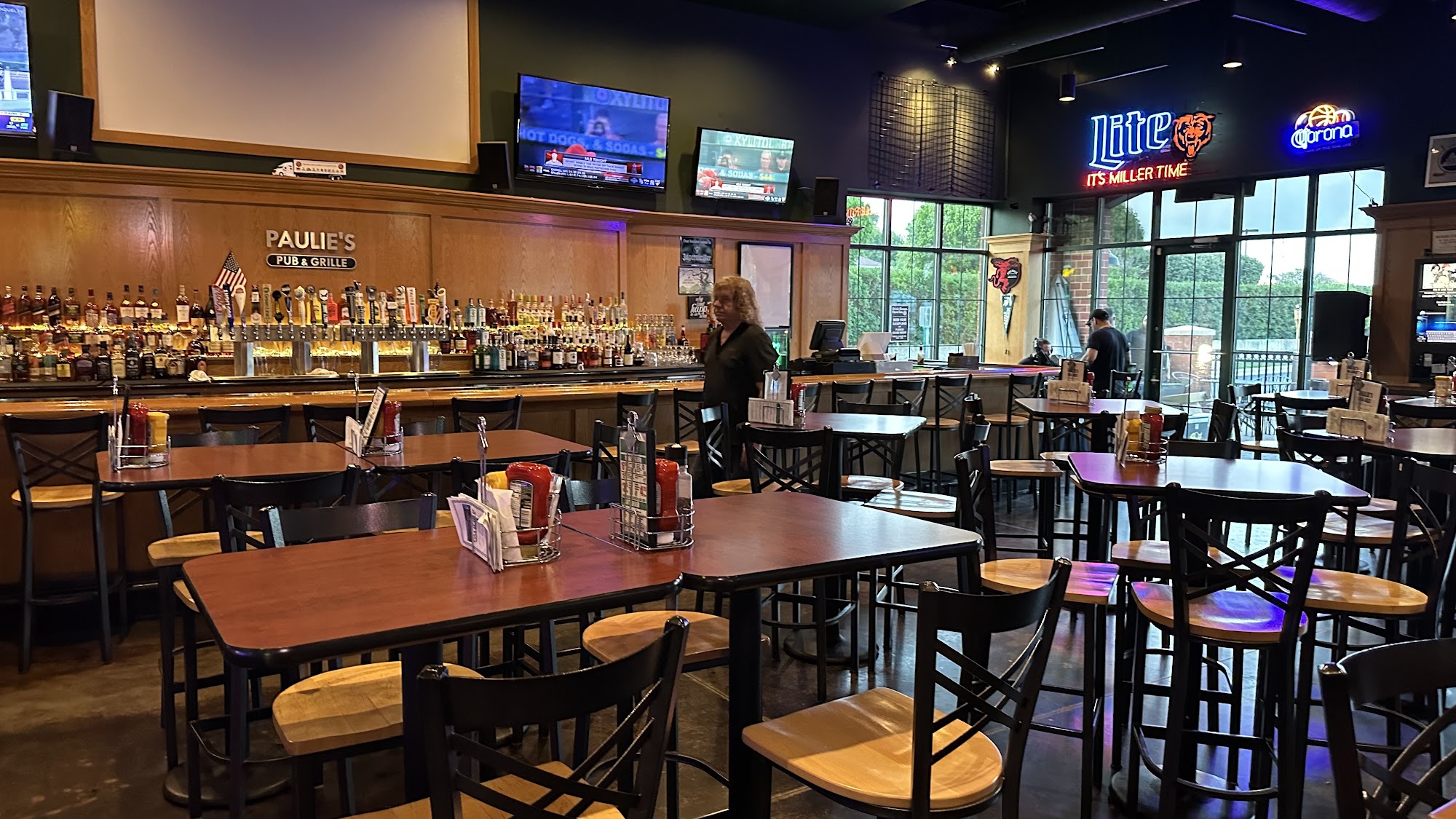 Paulie's Pub and Grille Aurora