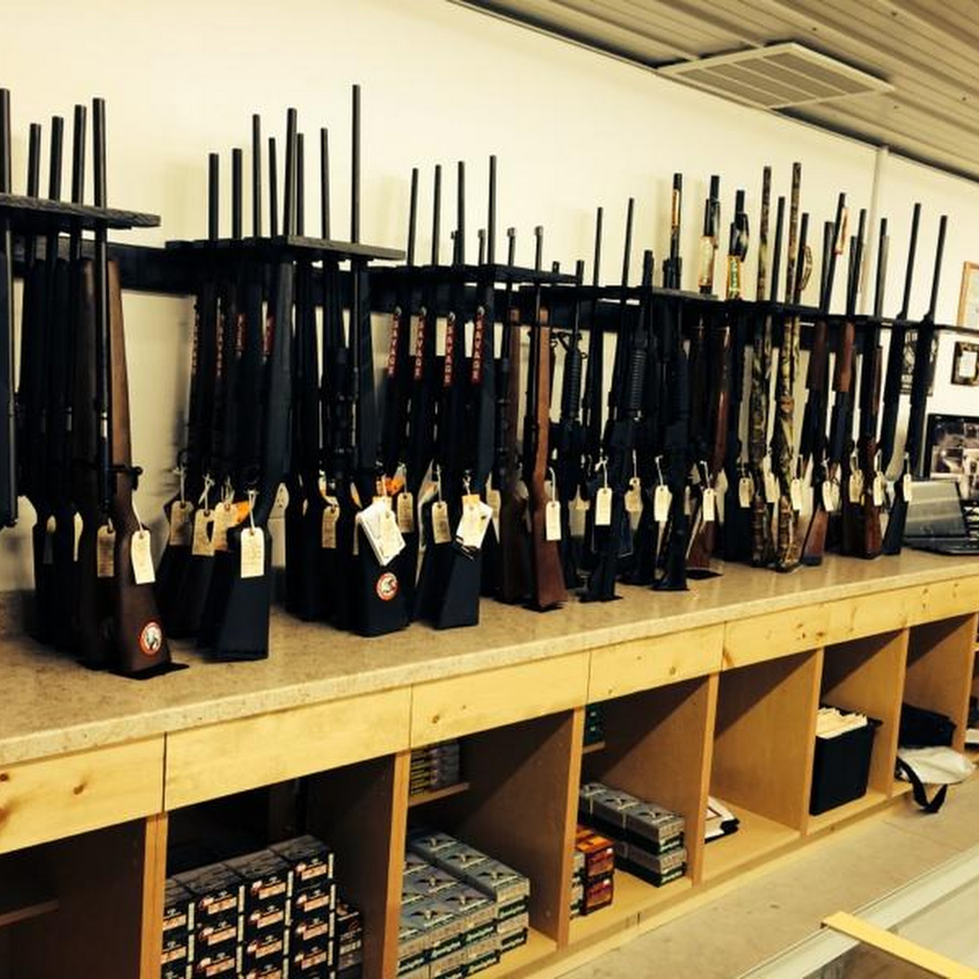 Hood's Guns & More Benton