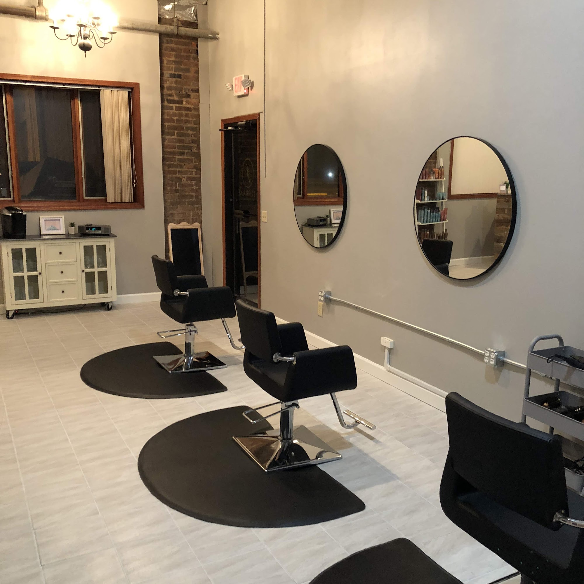 J Lorraine Salon 811 E Oakland Ave, Bloomington Illinois 61701