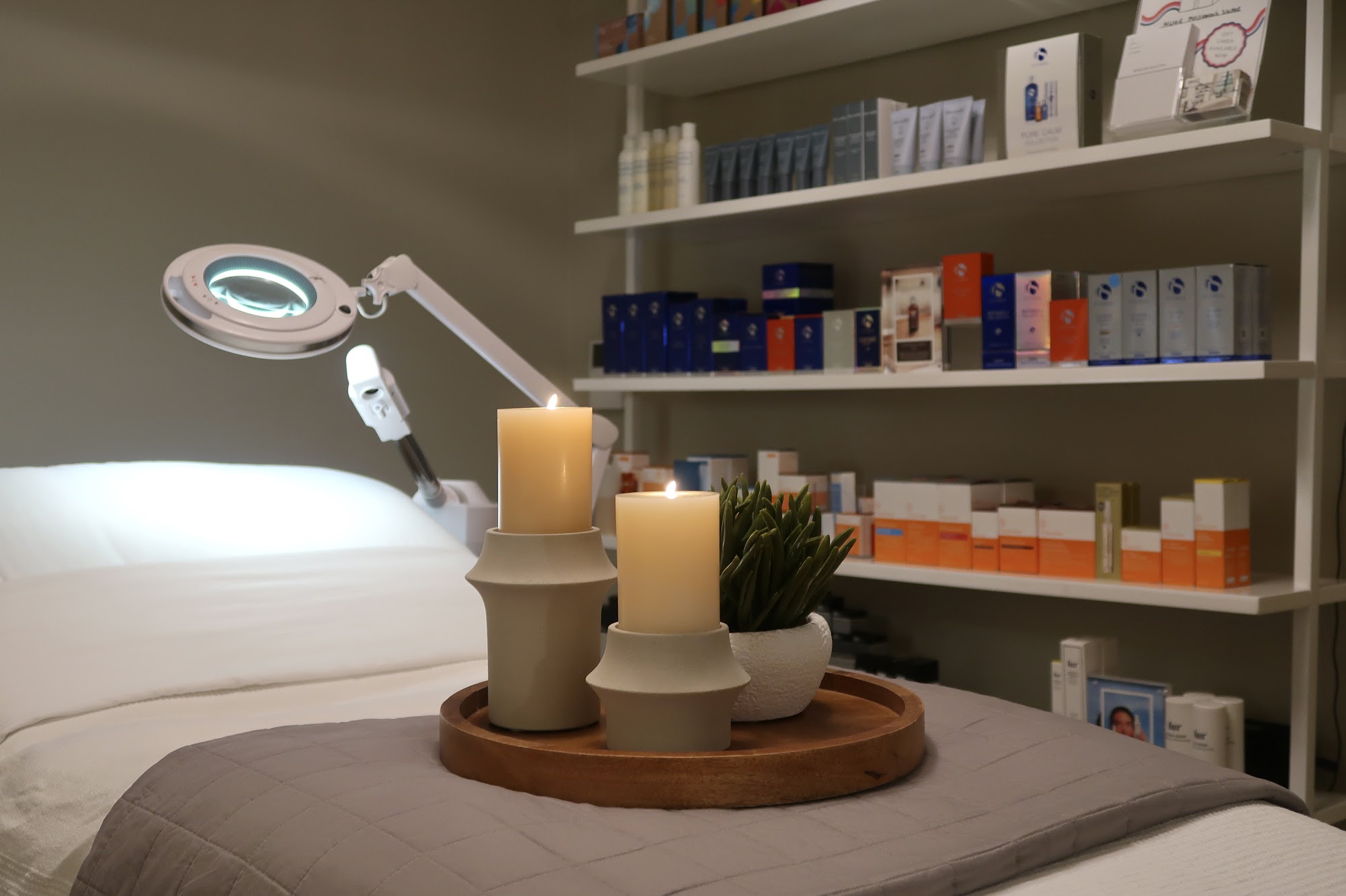 SkinQ Facials & Waxing Roscoe Village