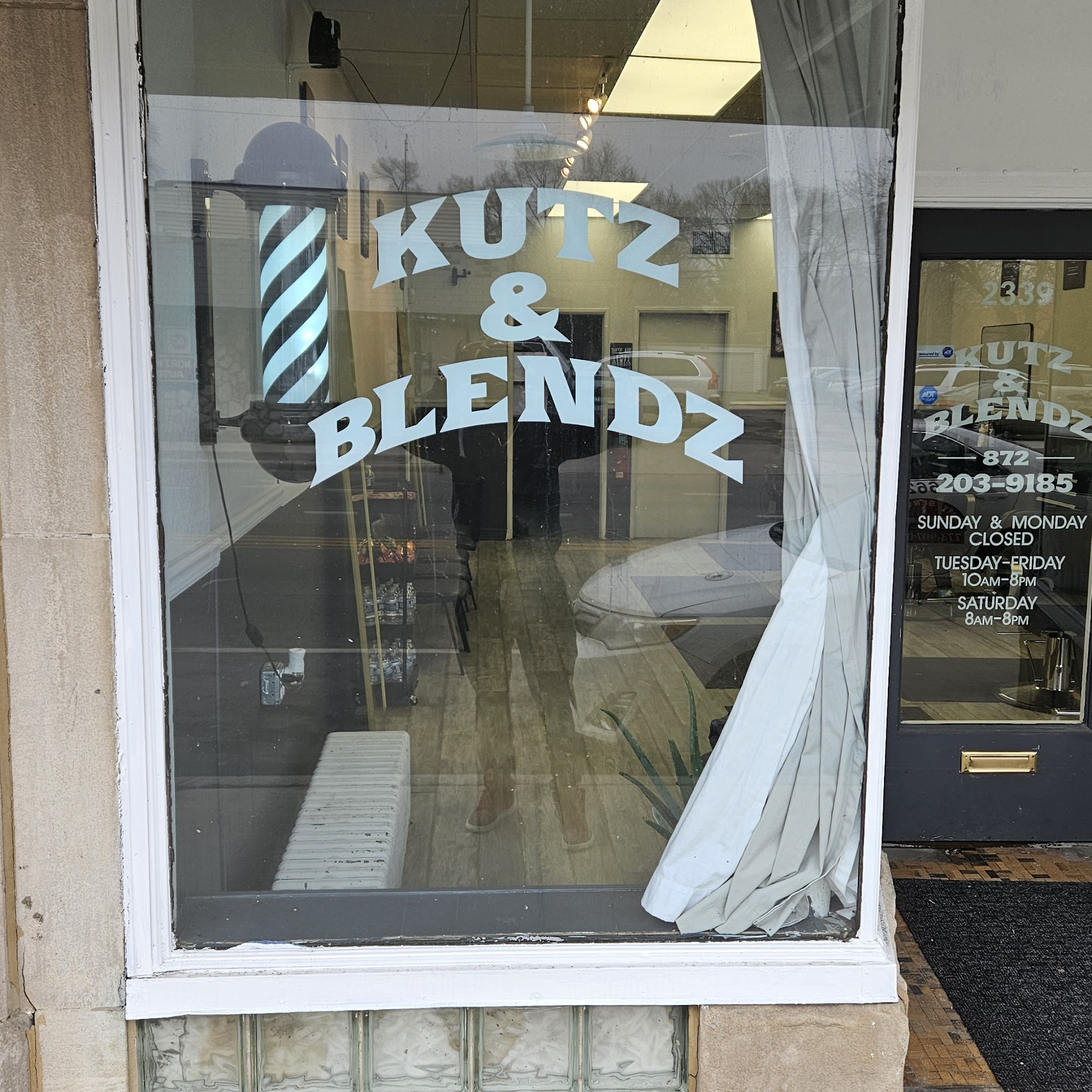 Kutz and Blendz 2339 W Howard St, Chicago, IL 60645