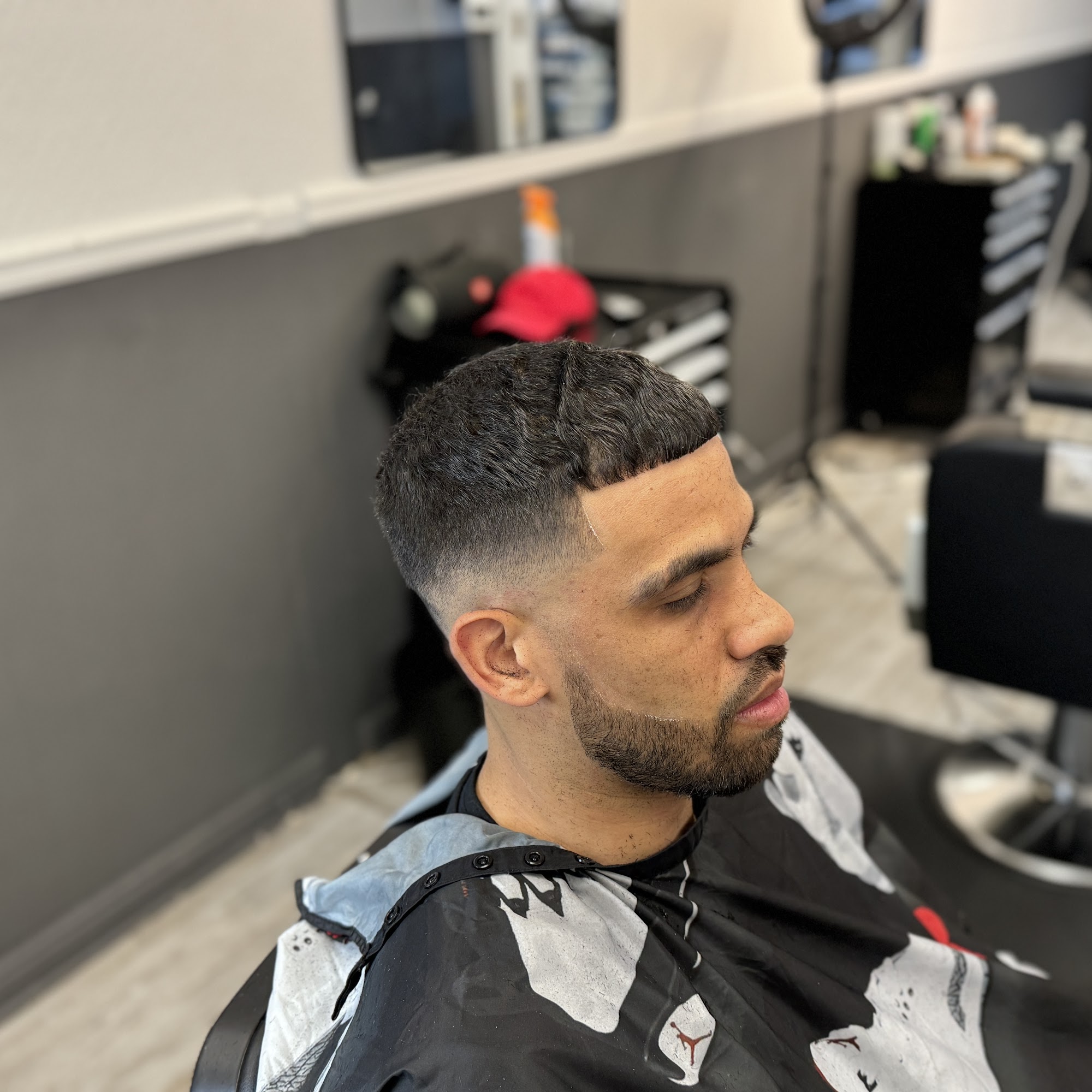 Kutz and Blendz 2339 W Howard St, Chicago Illinois 60645