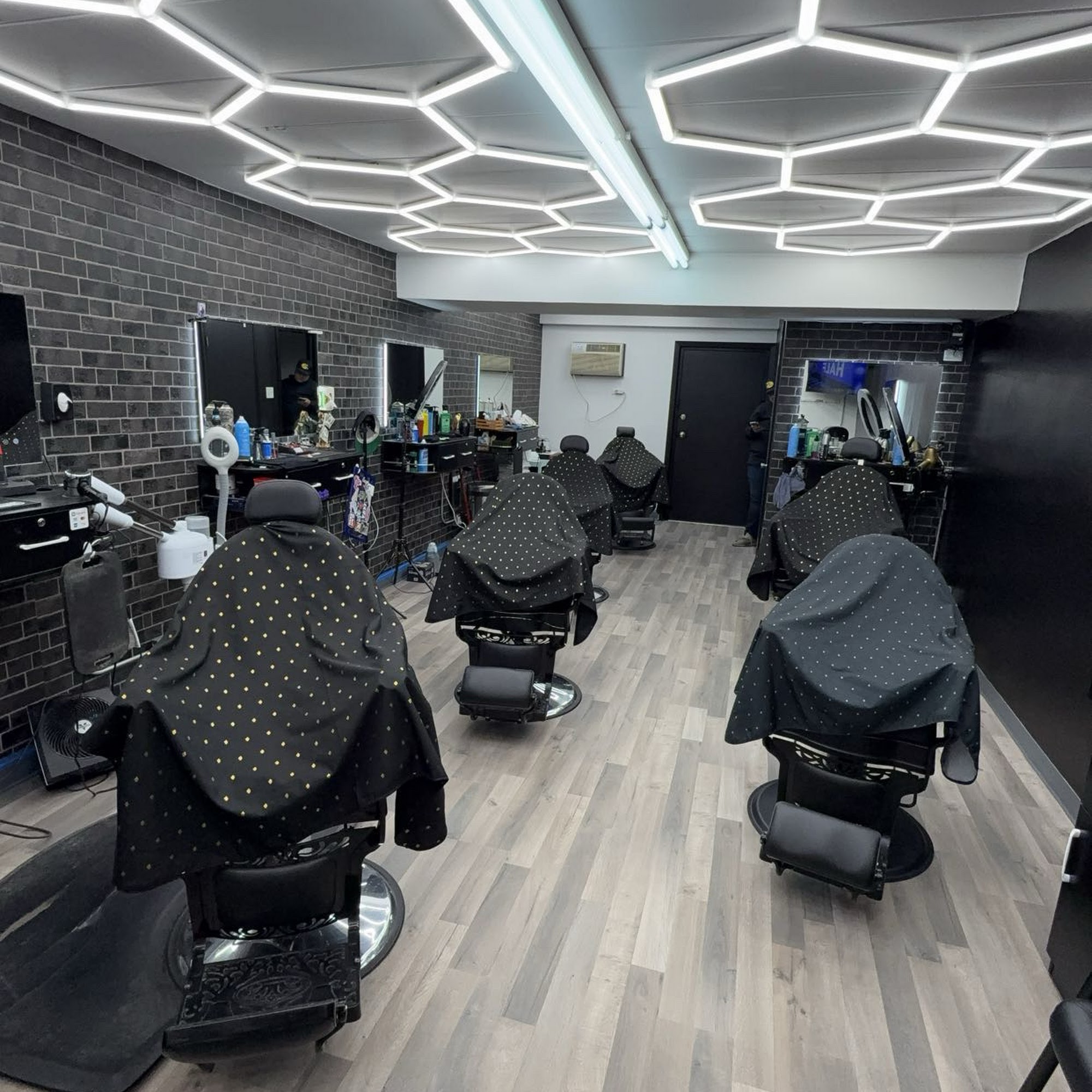 Fine Line Barber Lounge No1