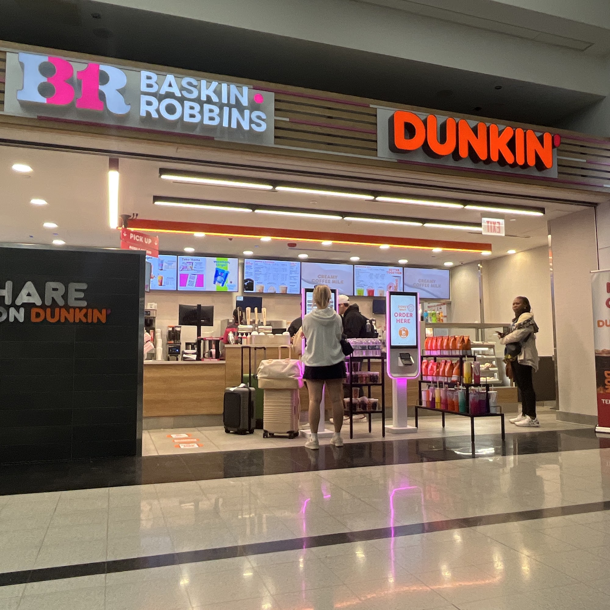 Baskin-Robbins 5600 N Mannheim Rd bldg 325 space 581, Chicago, IL 60666