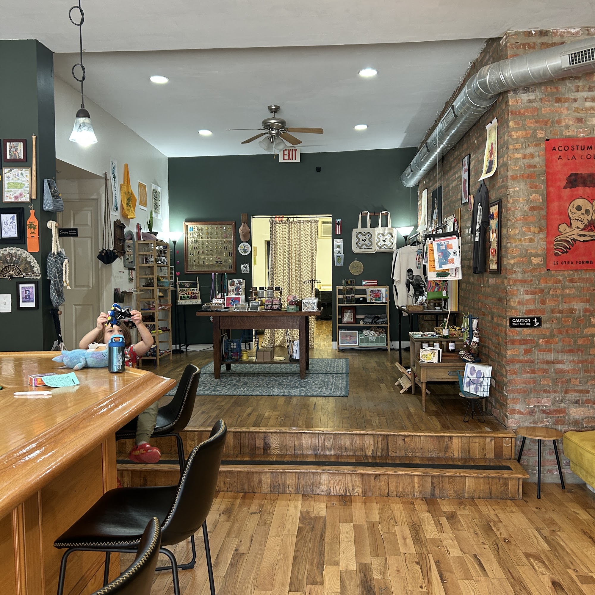 Plena Mercancia 2628 W Division St, Chicago, IL 60622