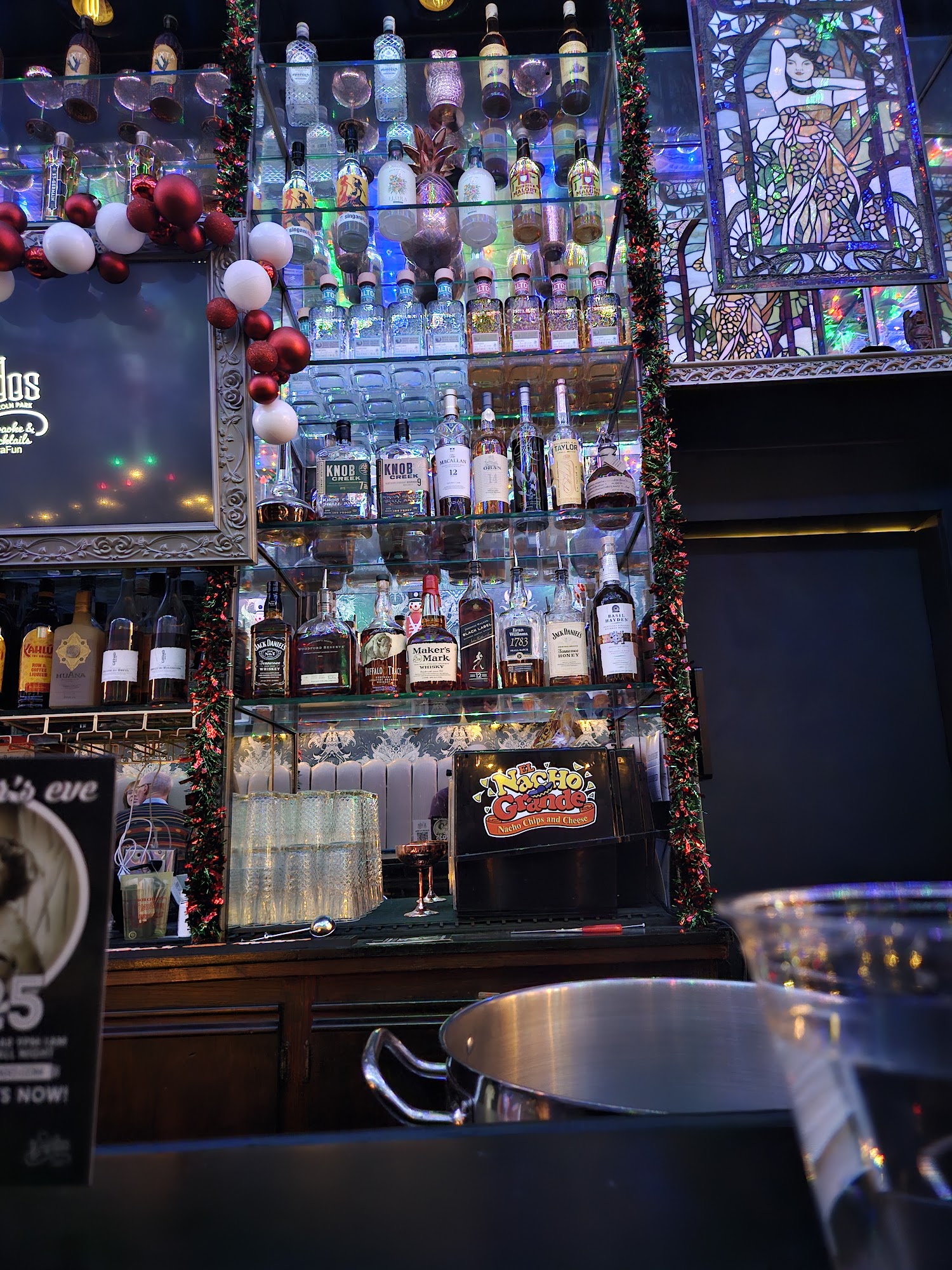 Brando's Lincoln Park 2265 N Lincoln Ave, Chicago, IL 60614