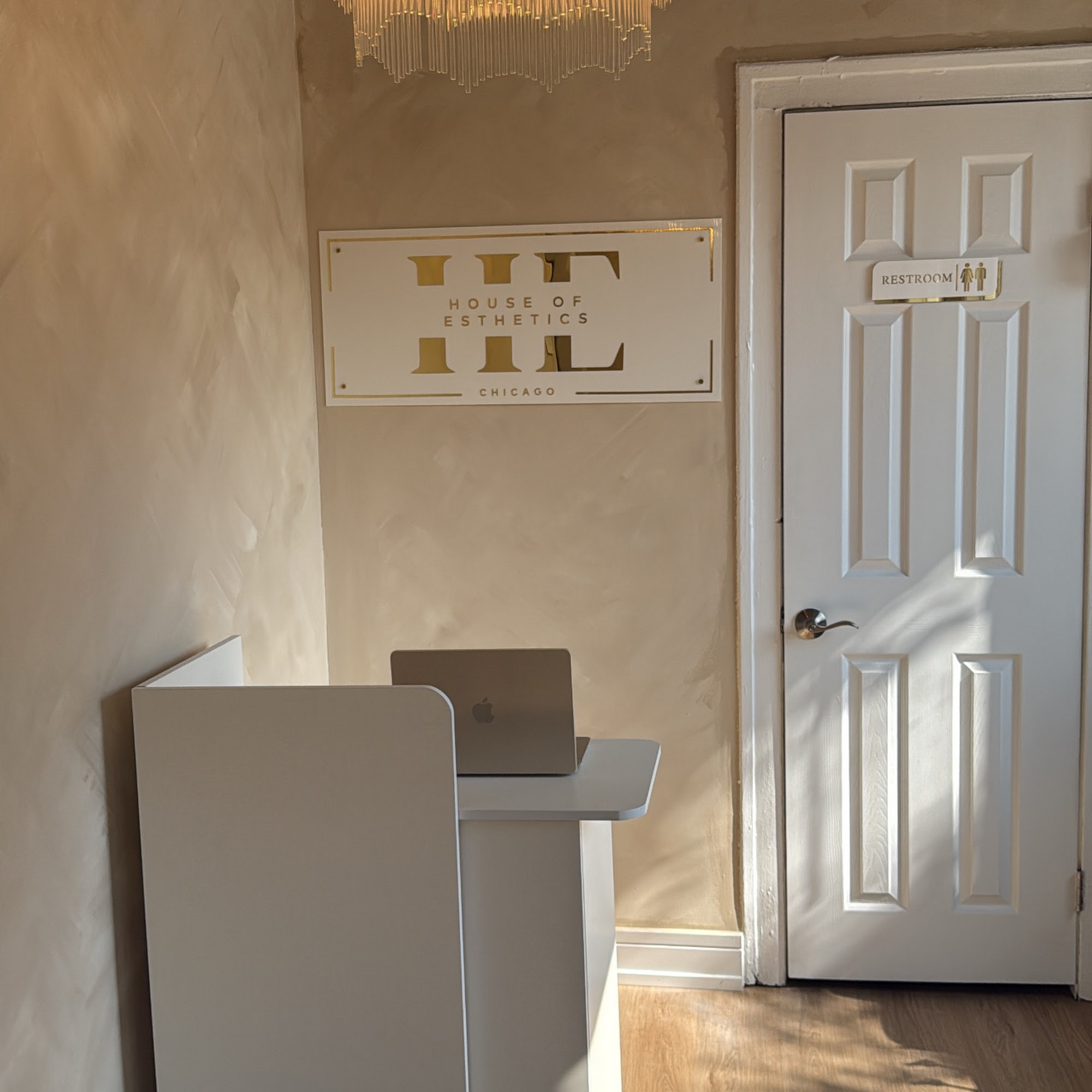 House of Esthetics Chicago •Sugaring wax •Facials •Brows •Lash Extension