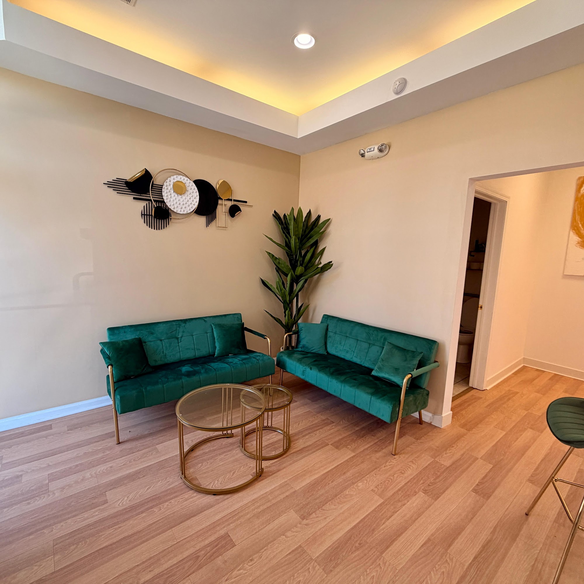 Milenabeautyboxx 683 Graceland Ave, Des Plaines Illinois 60016