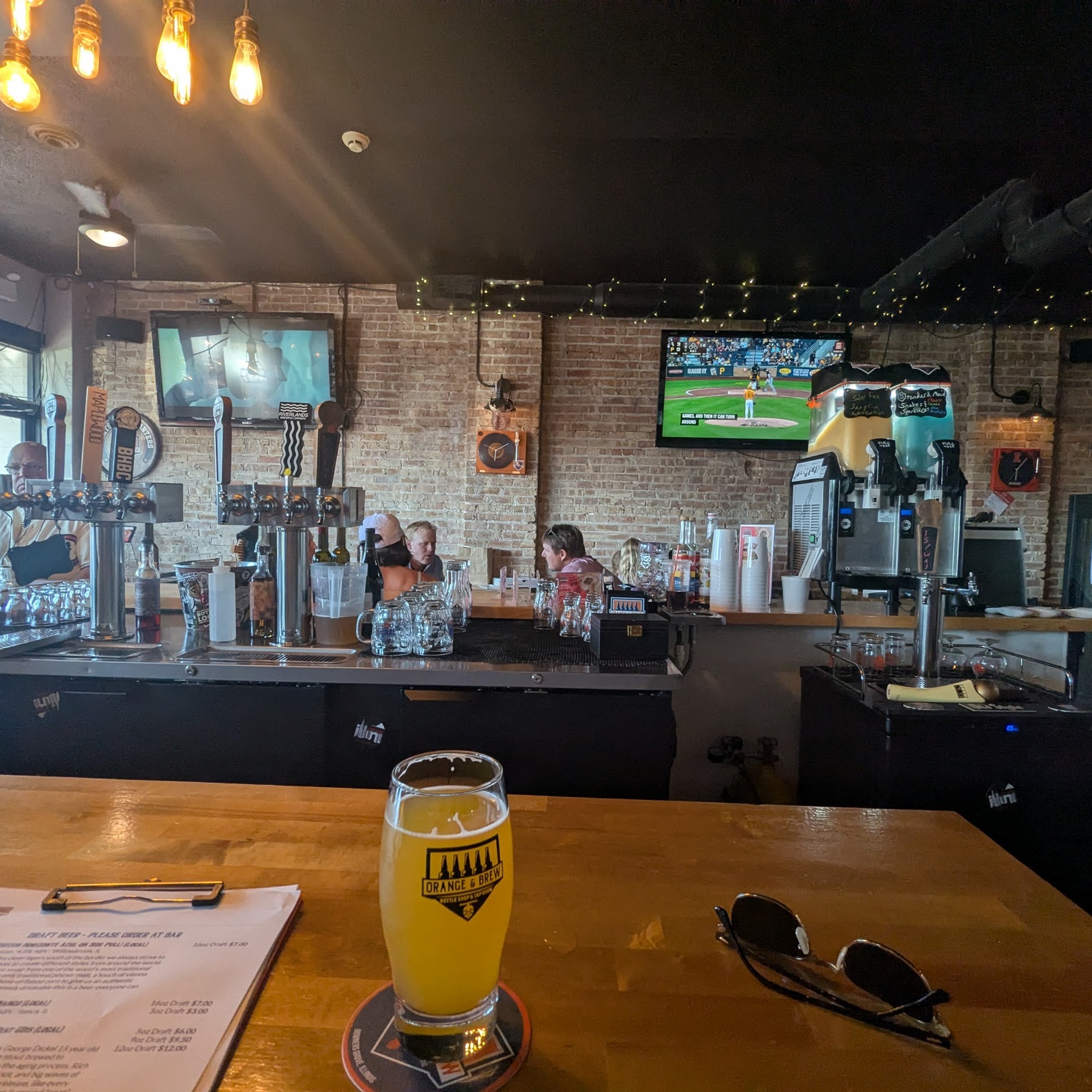 Orange & Brew® Bottle Shop and Tap Room Downers Grove