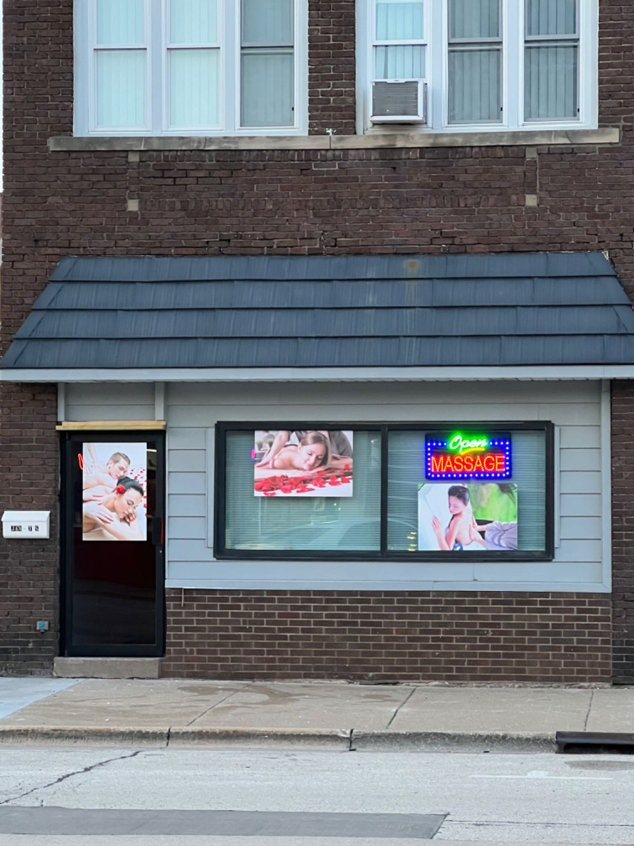 Golden Spa 933 15th Ave, East Moline Illinois 61244