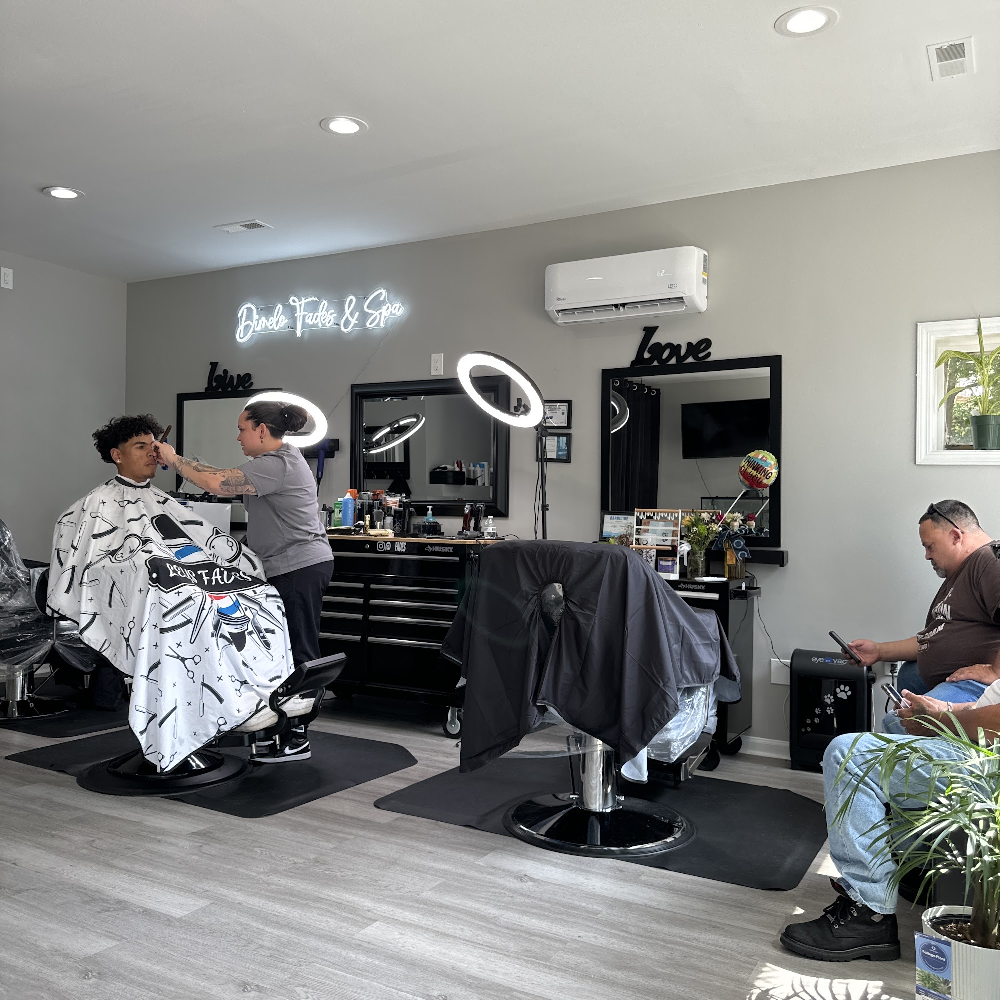 Dimelo Fades & Spa 525 W Highland Ave APT C, Elgin Illinois 60123