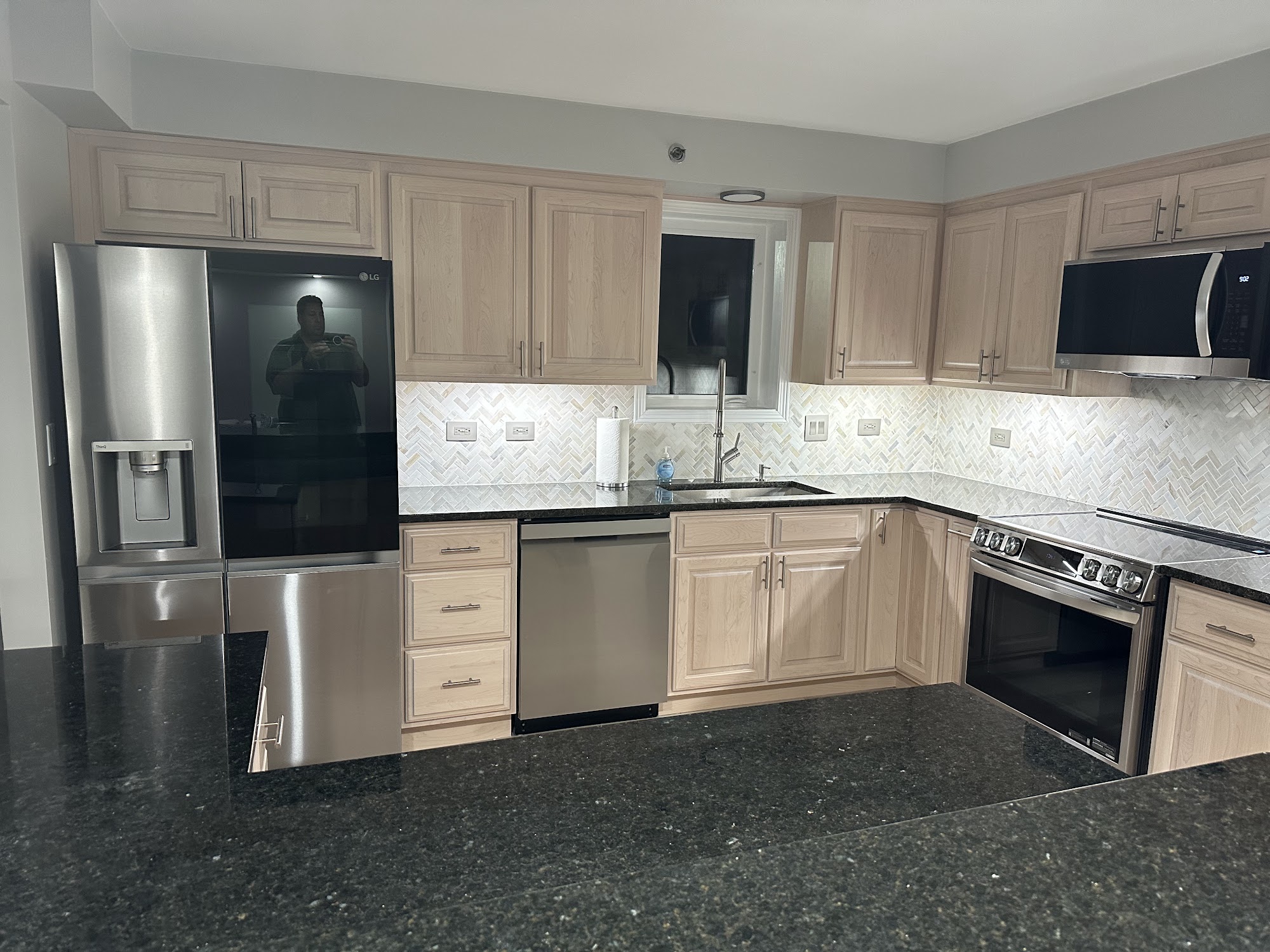 Dremax Kitchen Cabinets, LLC