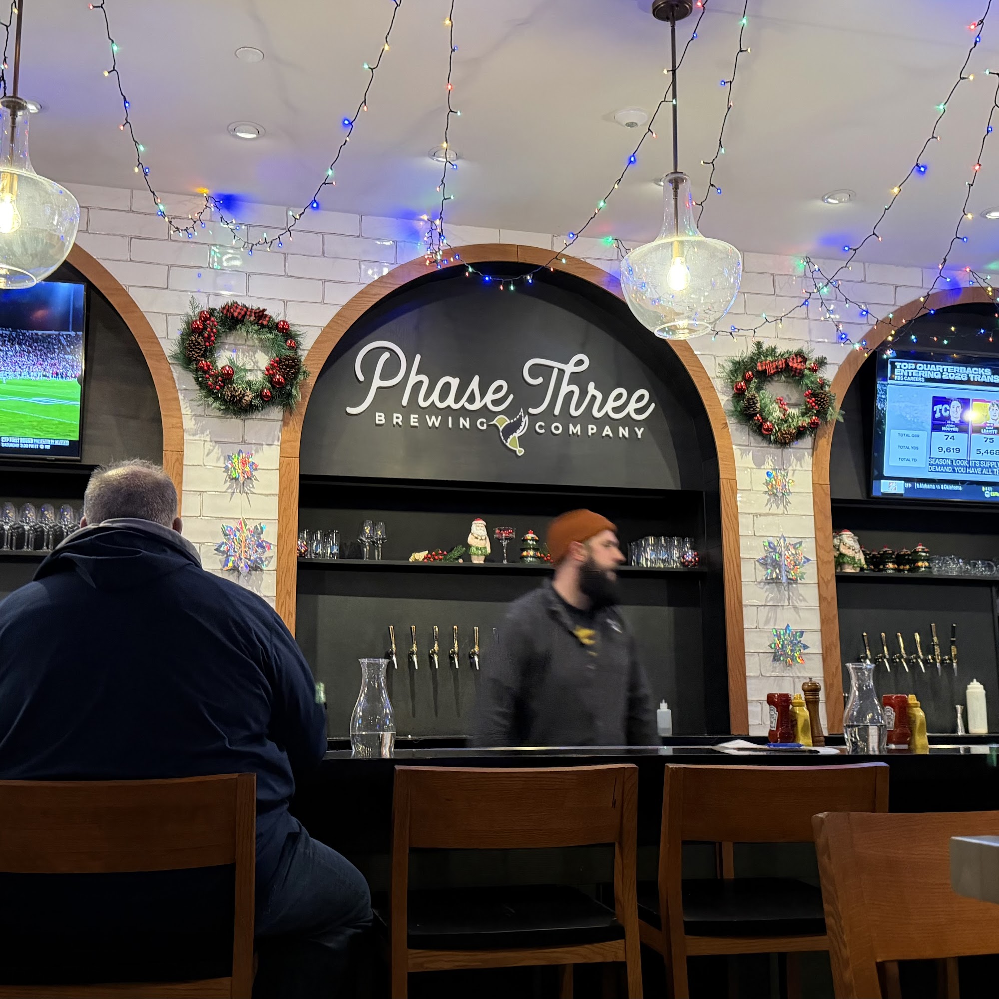 Phase Three Brewing Company - Taproom + Kitchen Elmhurst