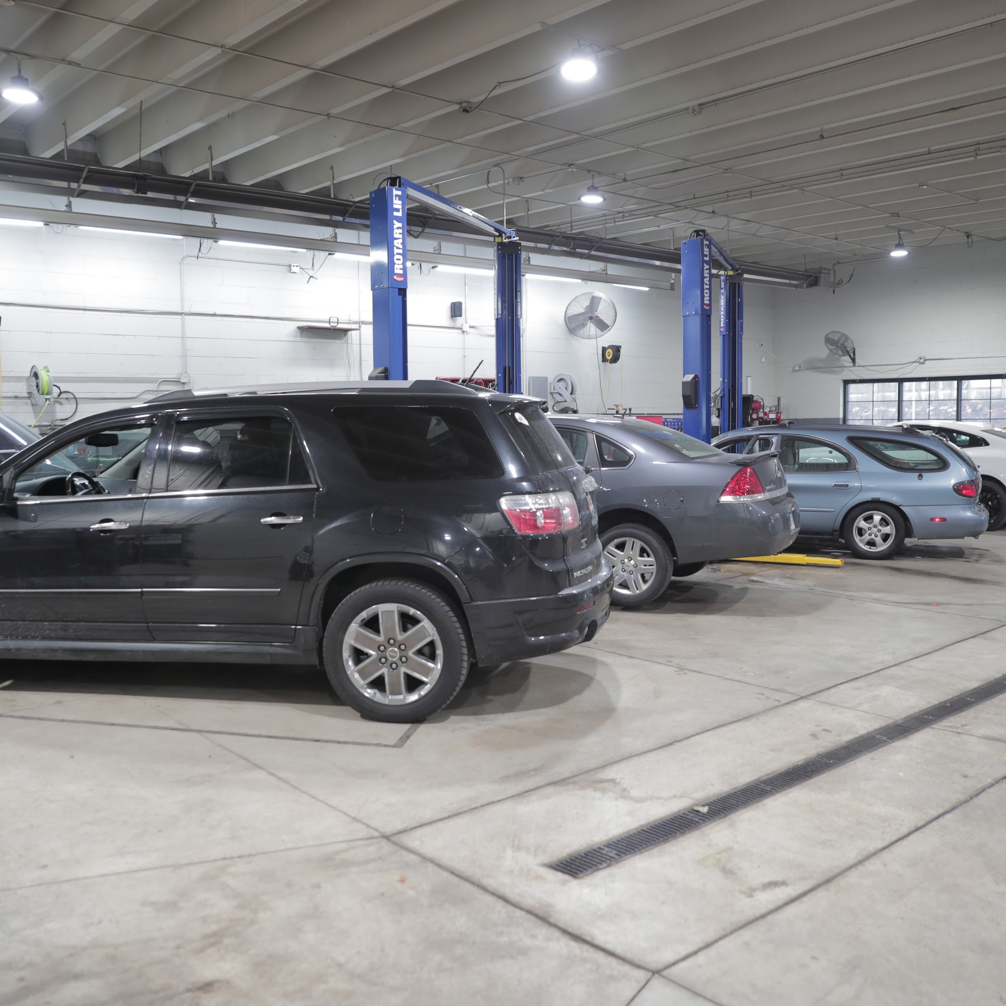 uhaul dealer-car and truck repair