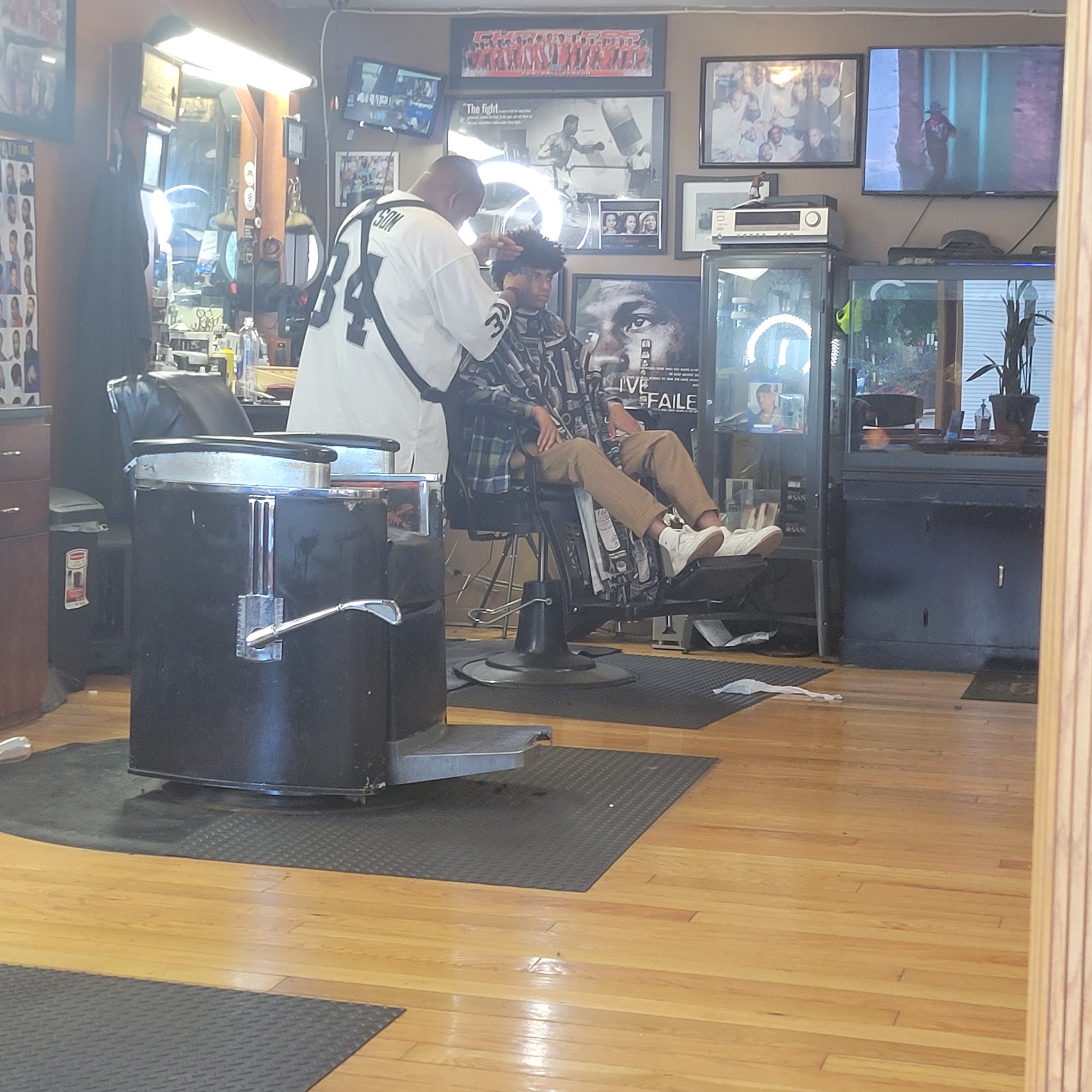 Reese's Barber Studio 1618 Emerson St, Evanston Illinois 60201