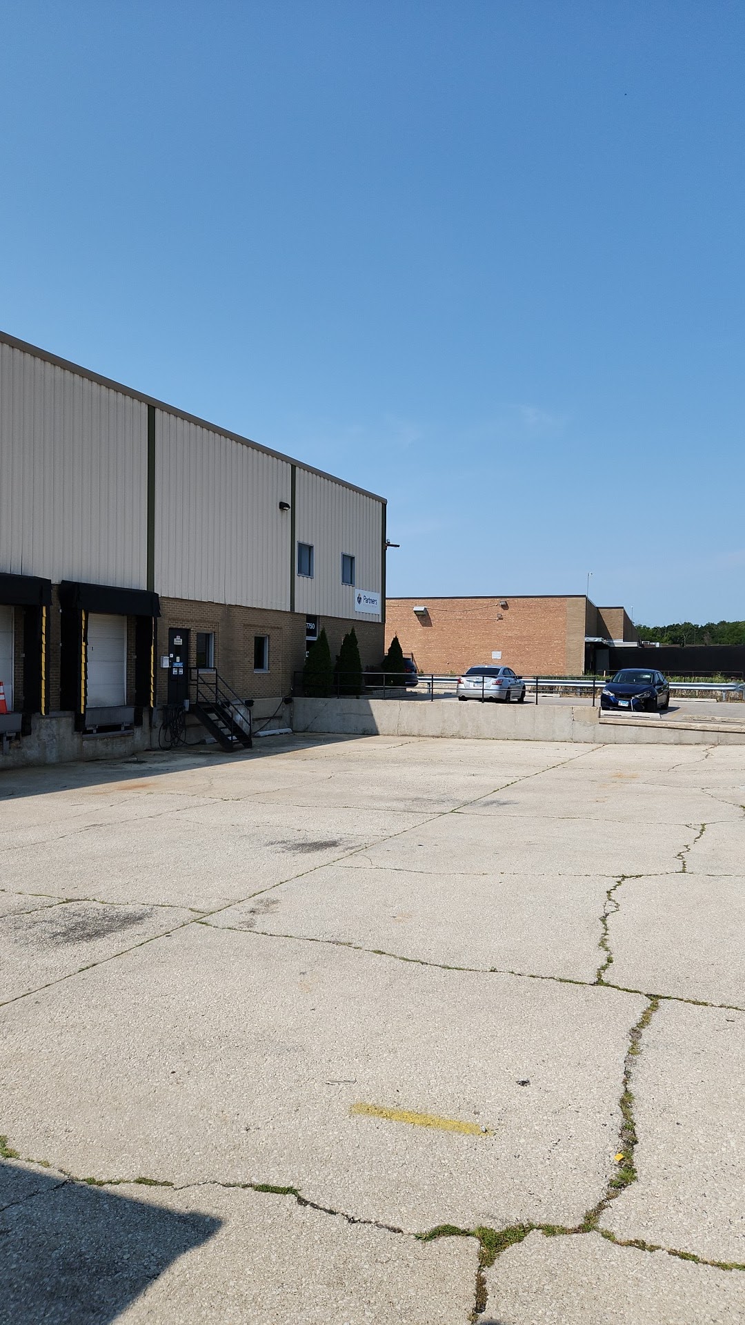 broadway warehouses of il
