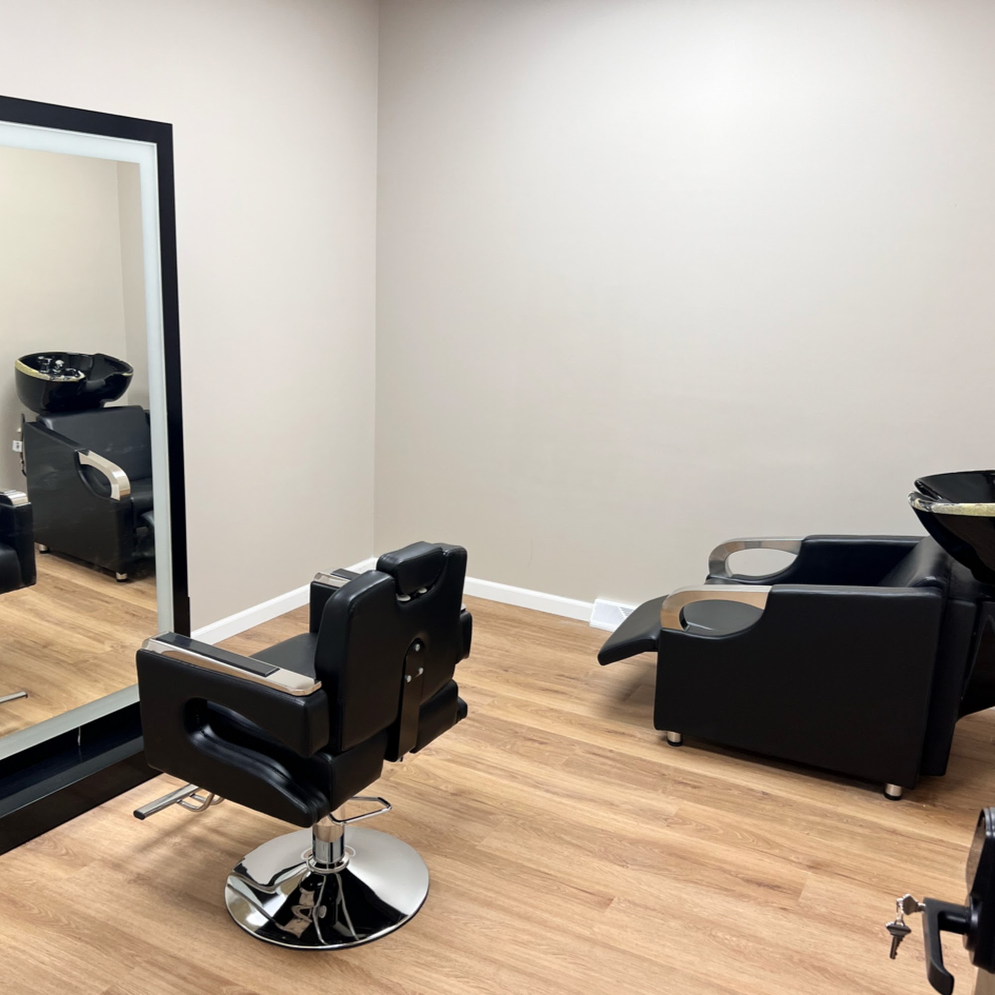 Cloud Salon Suites 2 Uno Cir, Joliet Illinois 60435