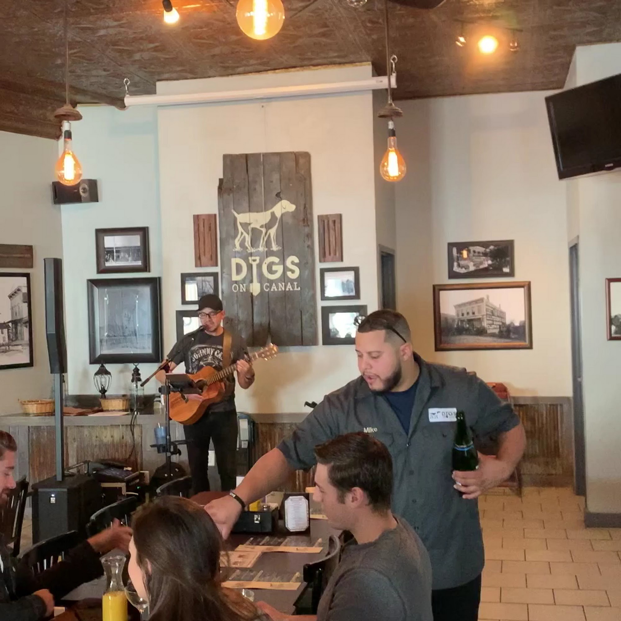 Digs on Canal feat. Gelsosomo's Pizza Lemont