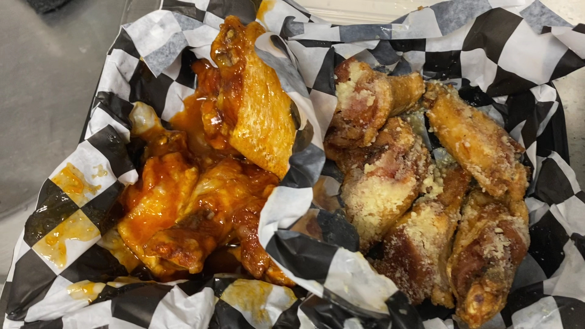 ?WINGS TIME?- late night wings Lisle