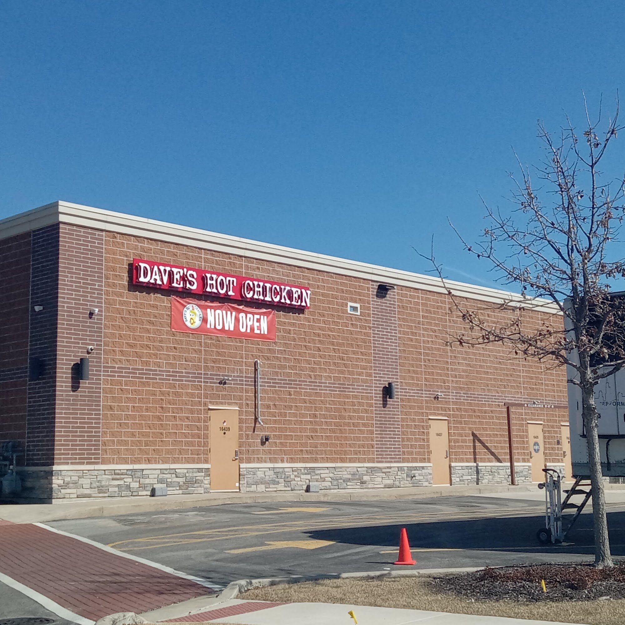 Dave's Hot Chicken 16439 W 159th St, Lockport