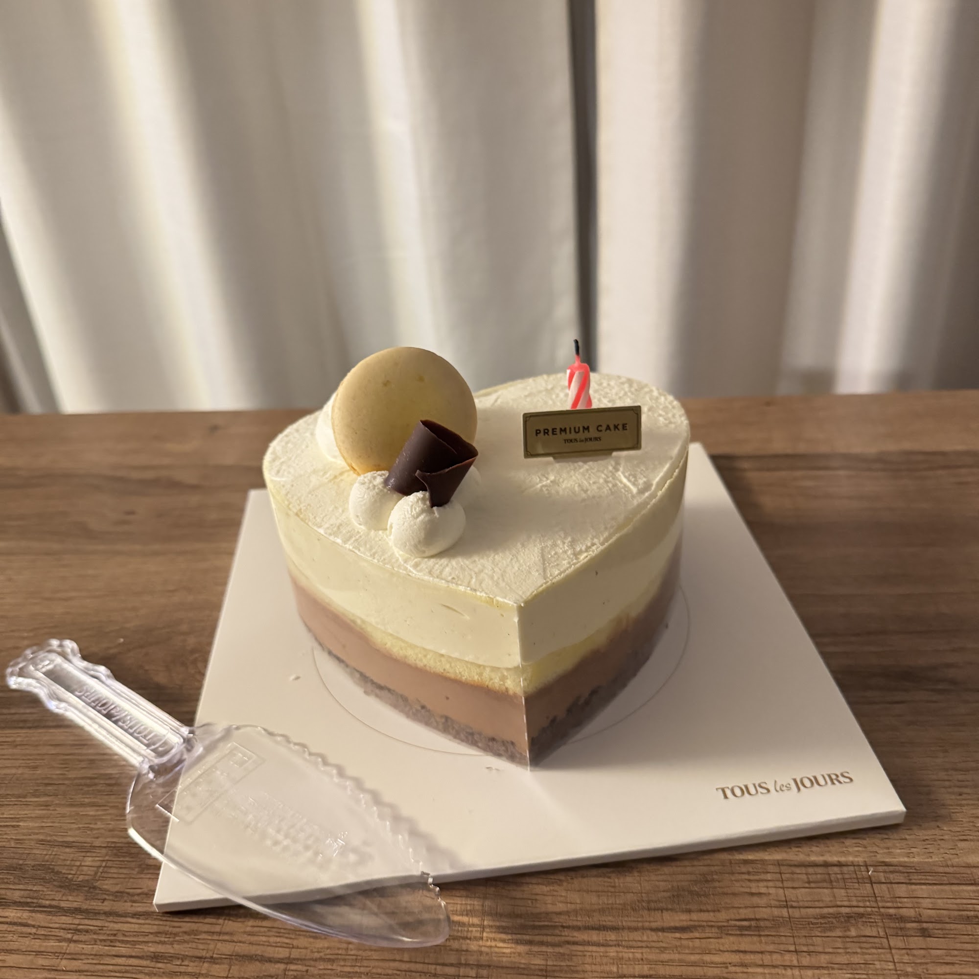Tous les Jours Bakery Cafe Lombard