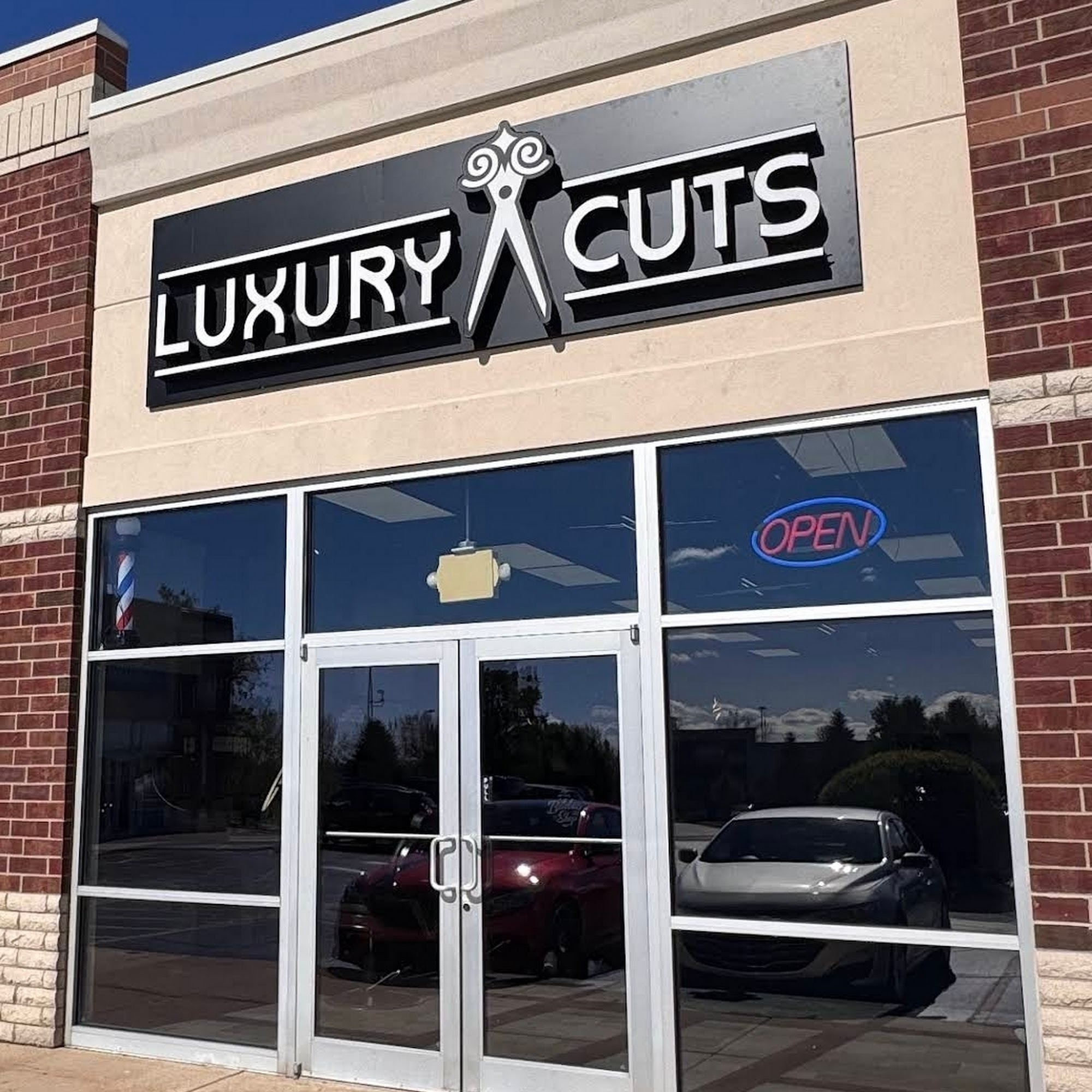 Luxury Cut's 6738 Broadcast Pkwy, Loves Park Illinois 61111