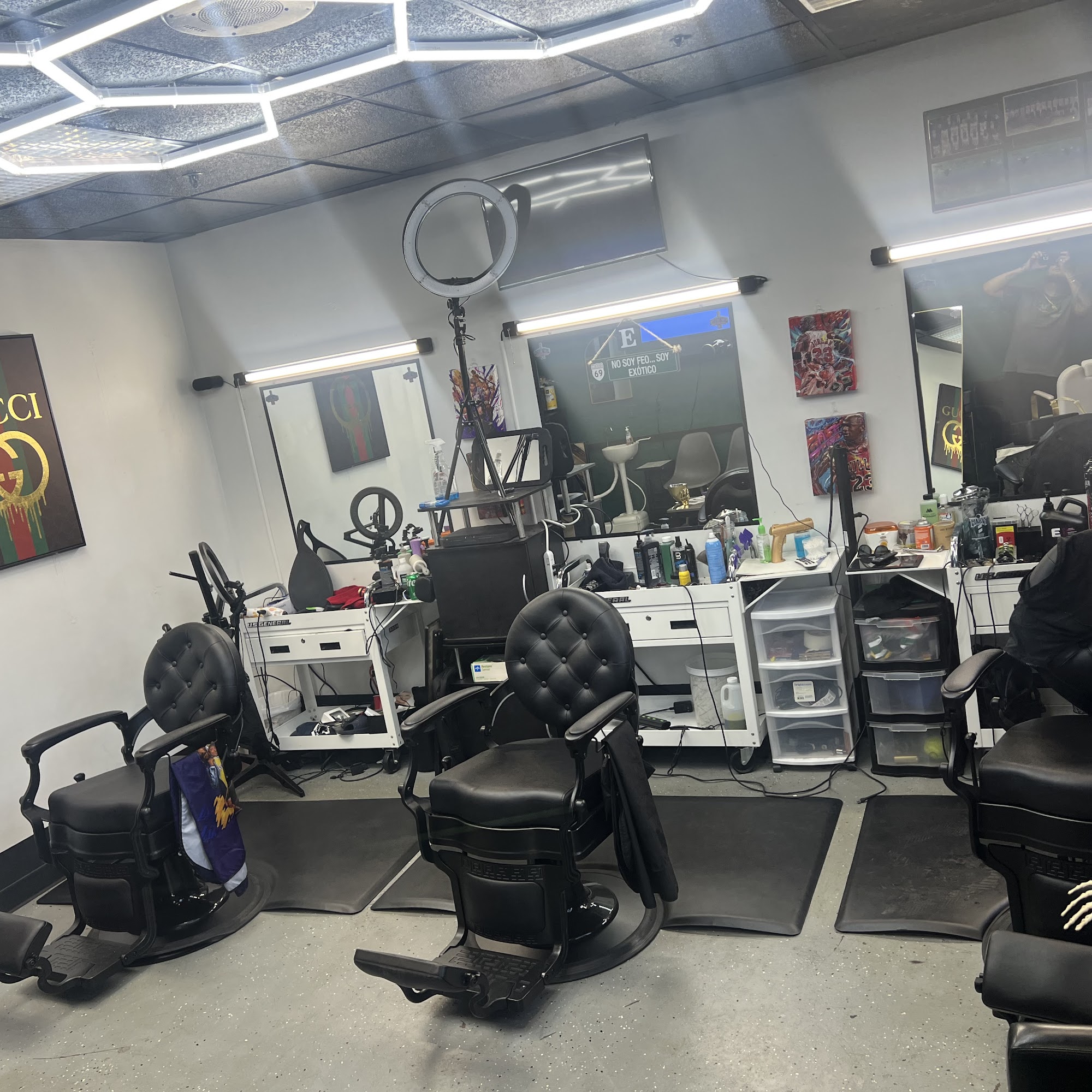 Precission Parlor Barber Shop 1950 N Ruby St, Melrose Park Illinois 60160