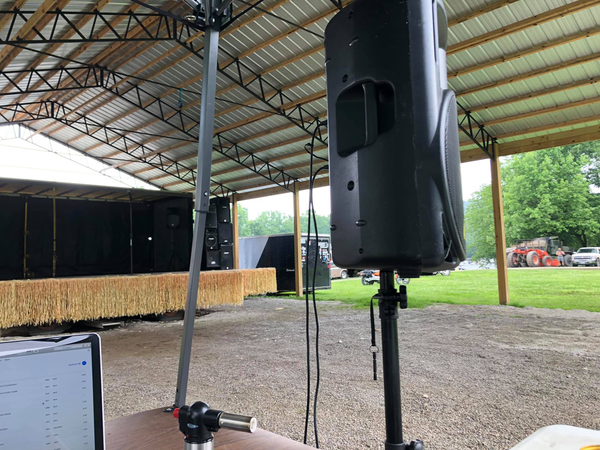 2 LOUD Live Sound and Lighting Production