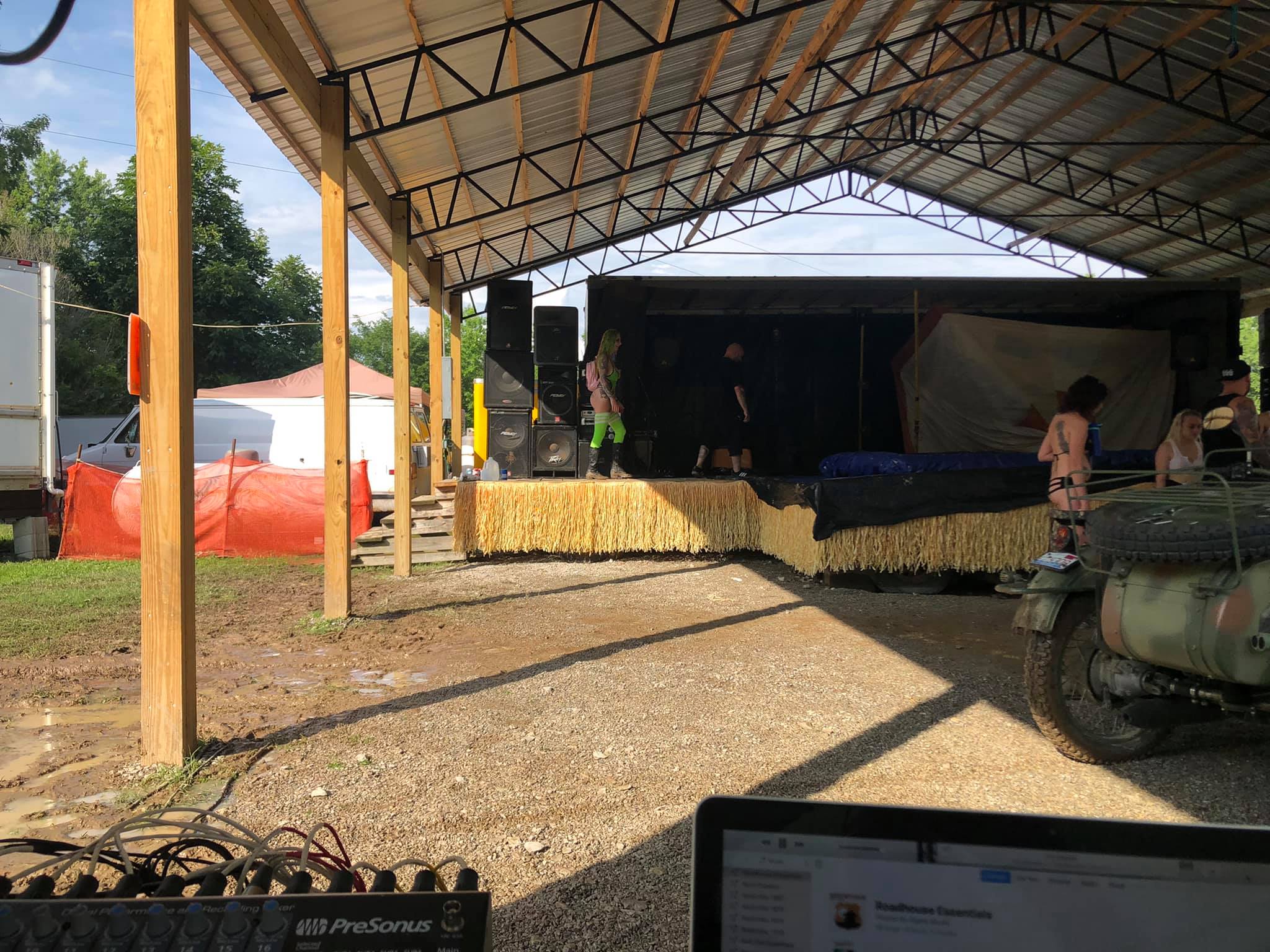 2 LOUD Live Sound and Lighting Production