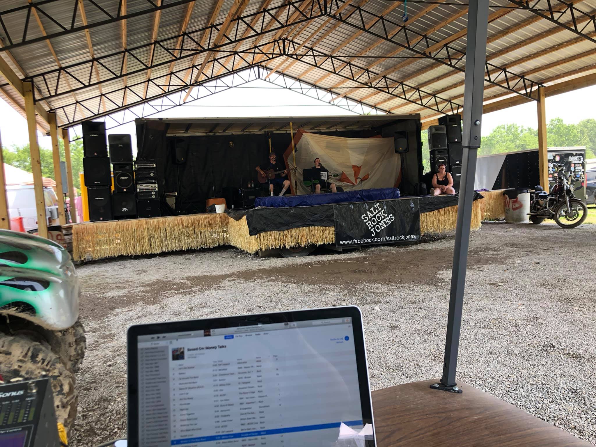 2 LOUD Live Sound and Lighting Production