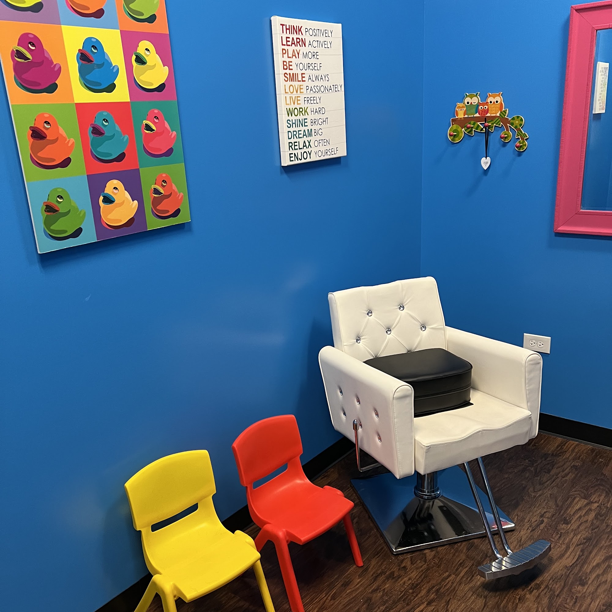 BuzzCuts and Braids 91 Randhurst Village Dr Suite 130, Mt Prospect Illinois 60056