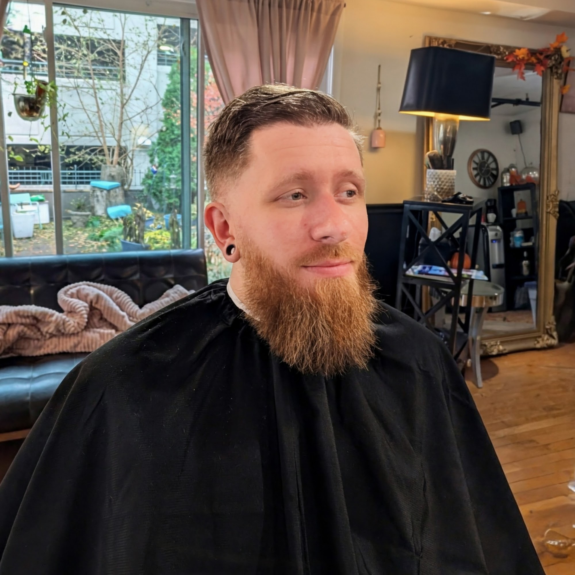 Omnie ? Barbershop (Salon Suites)