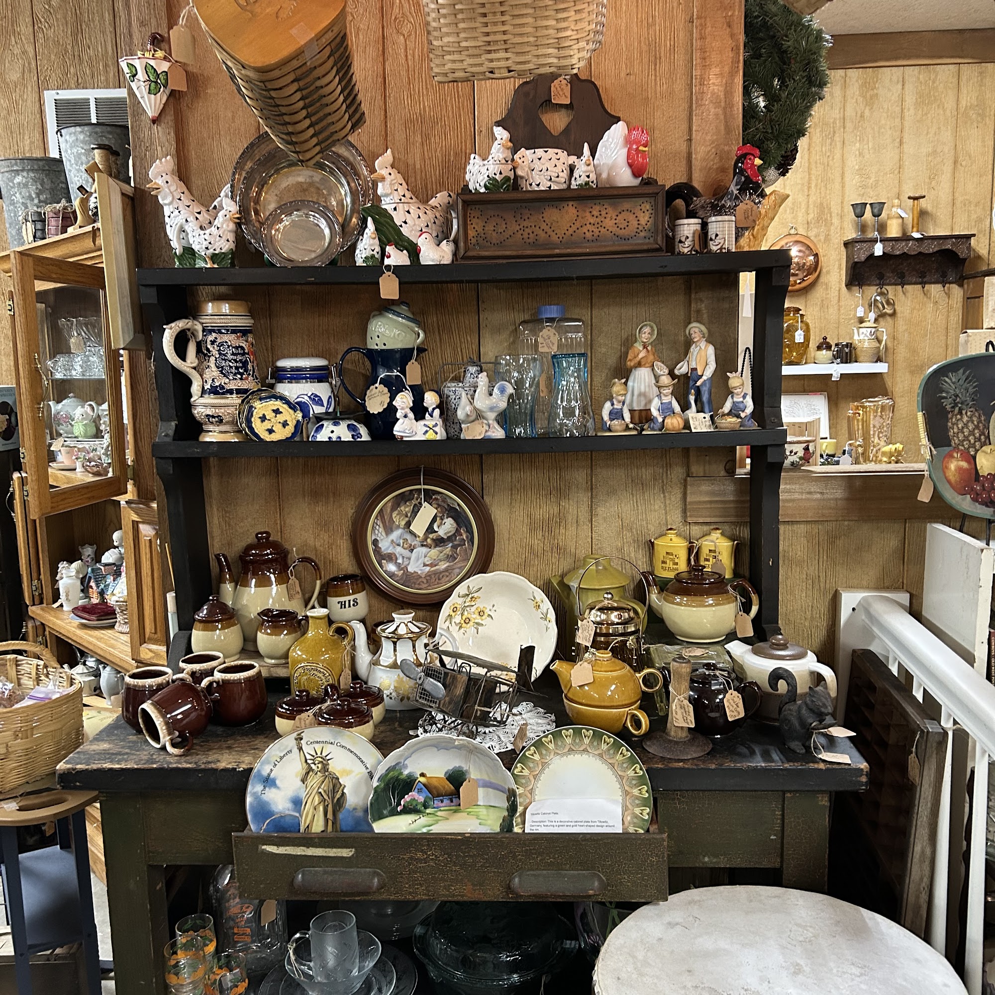 White Barn Antiques and Mercantile New Baden