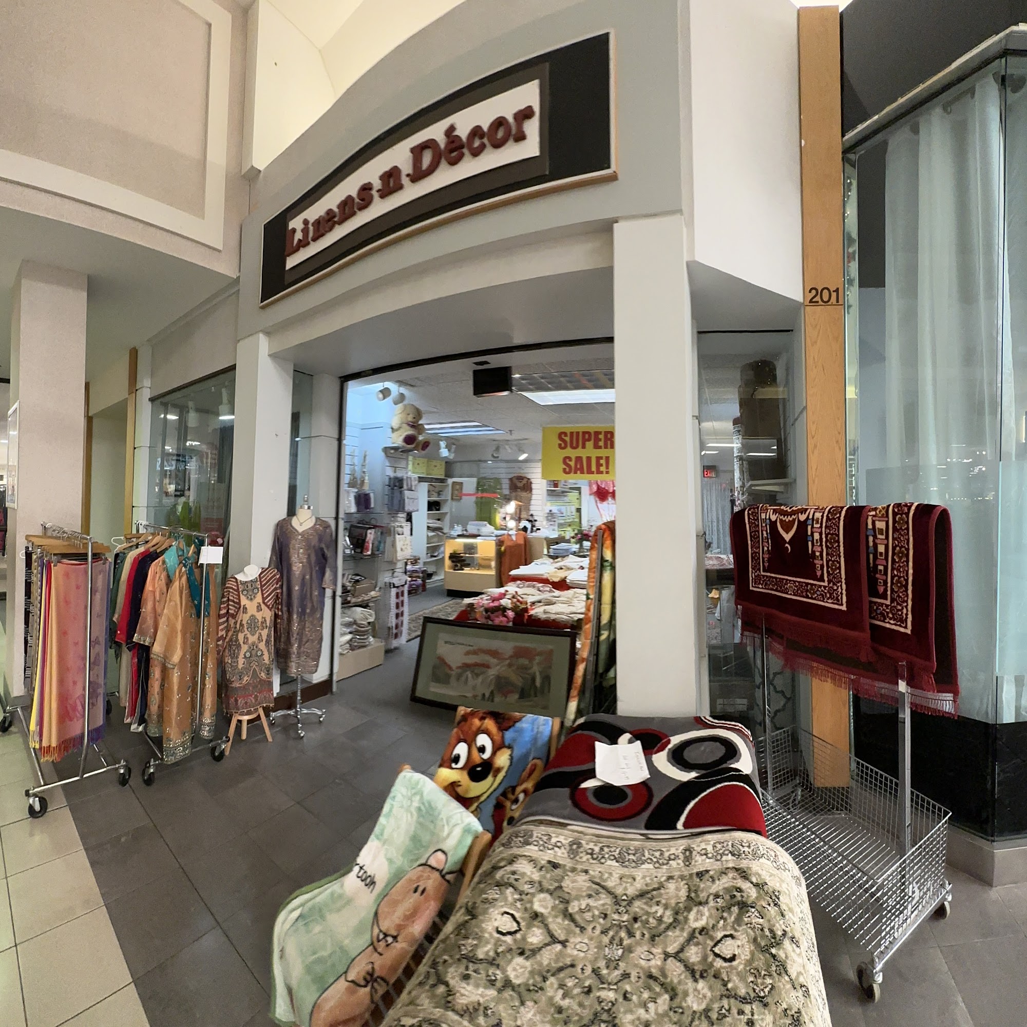 Linens & Decor Niles