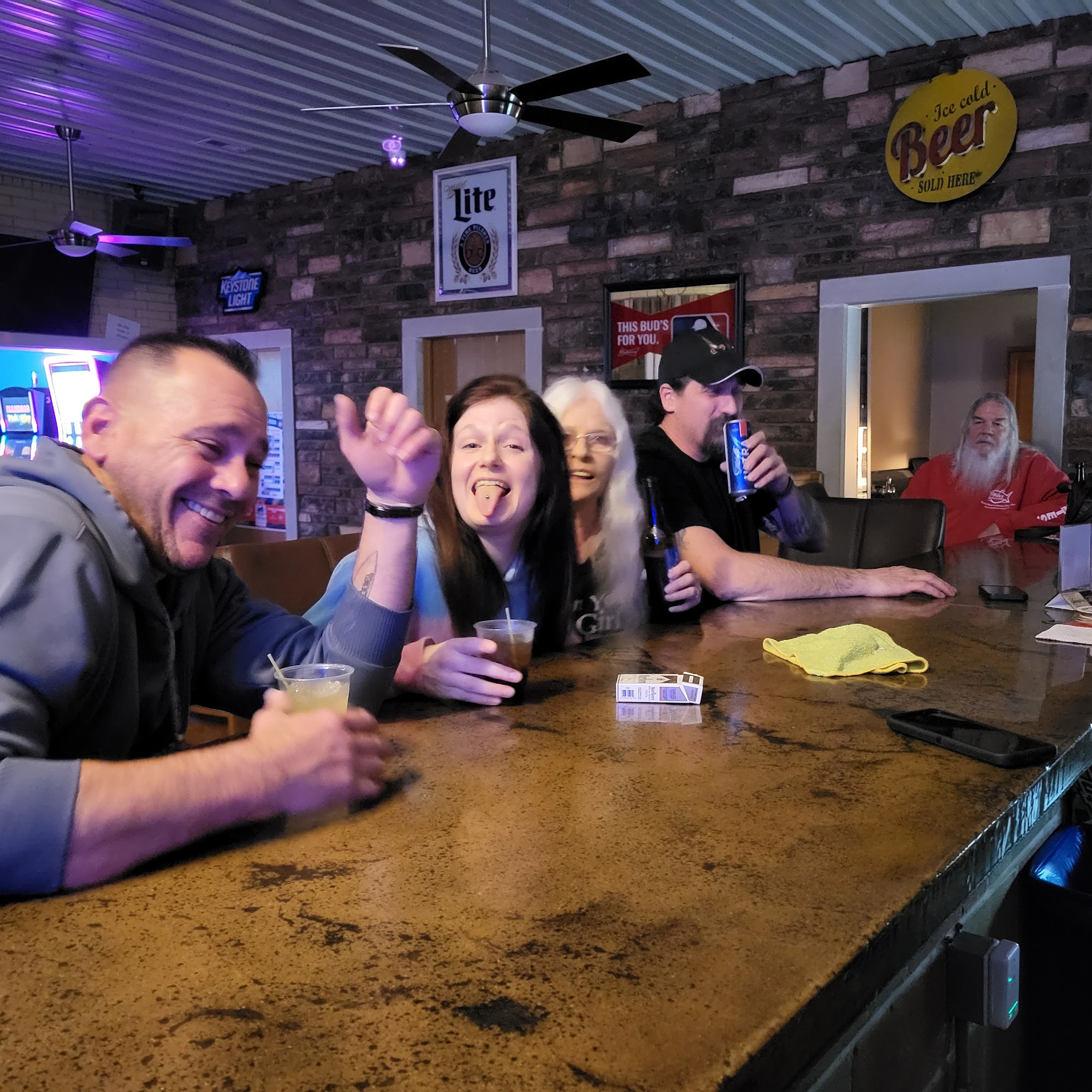 Kamer's Kove 300 1st St, Ohlman