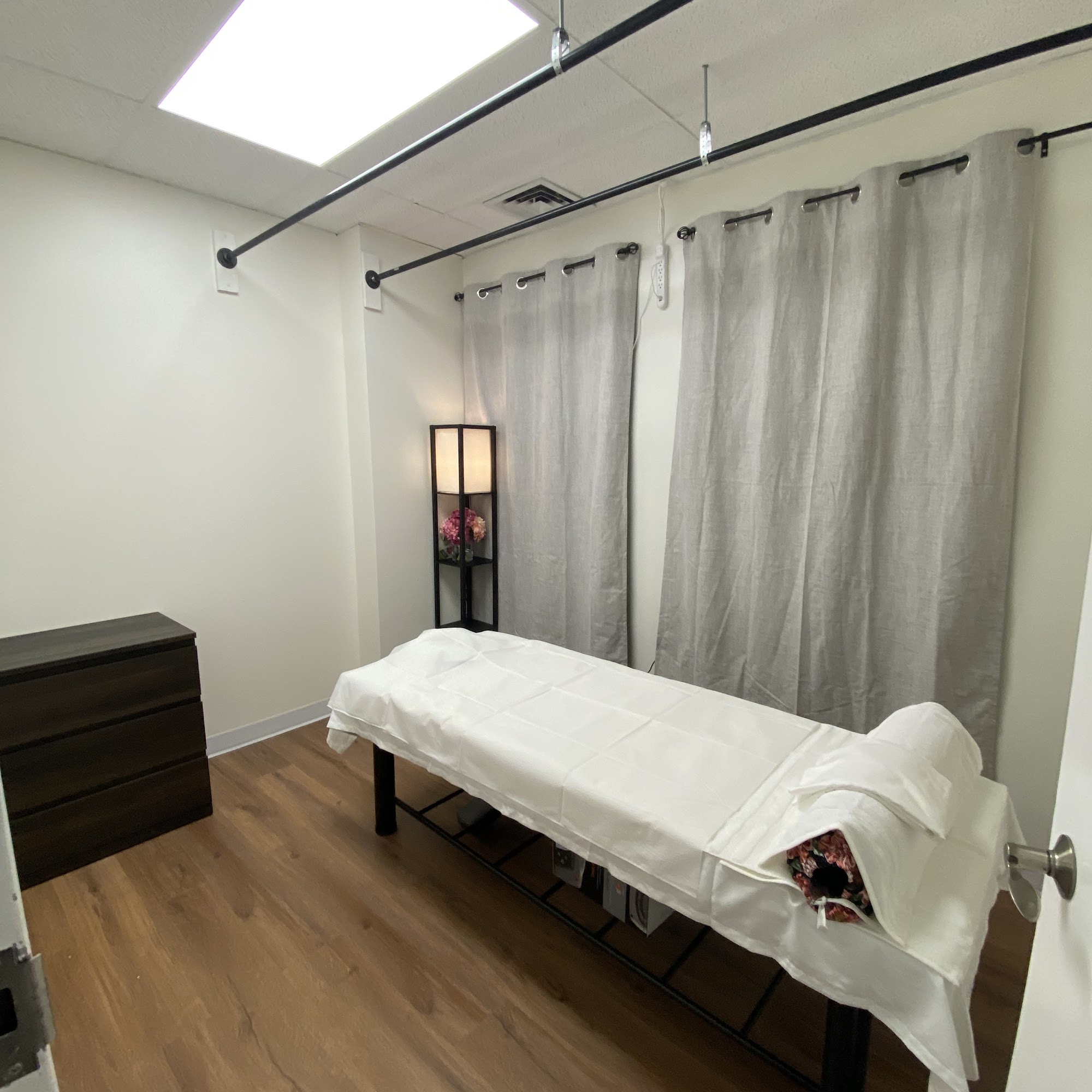 sun moon massage therapy 1931 Rohlwing Rd Suite C, Rolling Meadows Illinois 60008