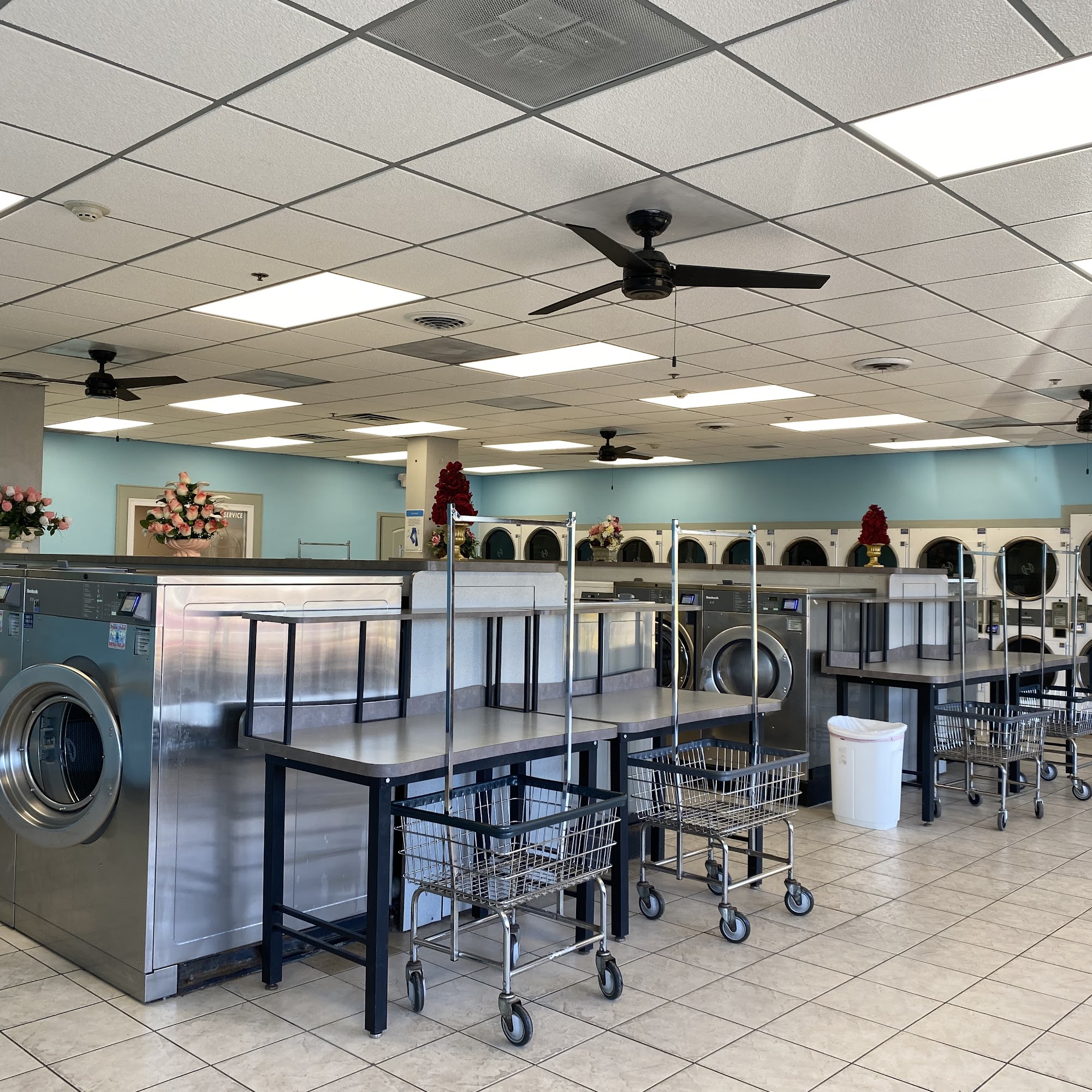 SuperSudds Laundromat Romeoville