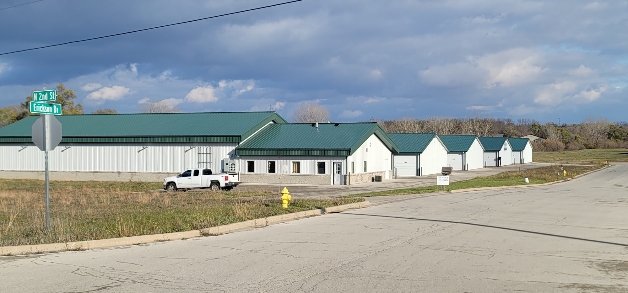 On point appearance 5172 Erickson Dr, Roscoe Illinois 61073