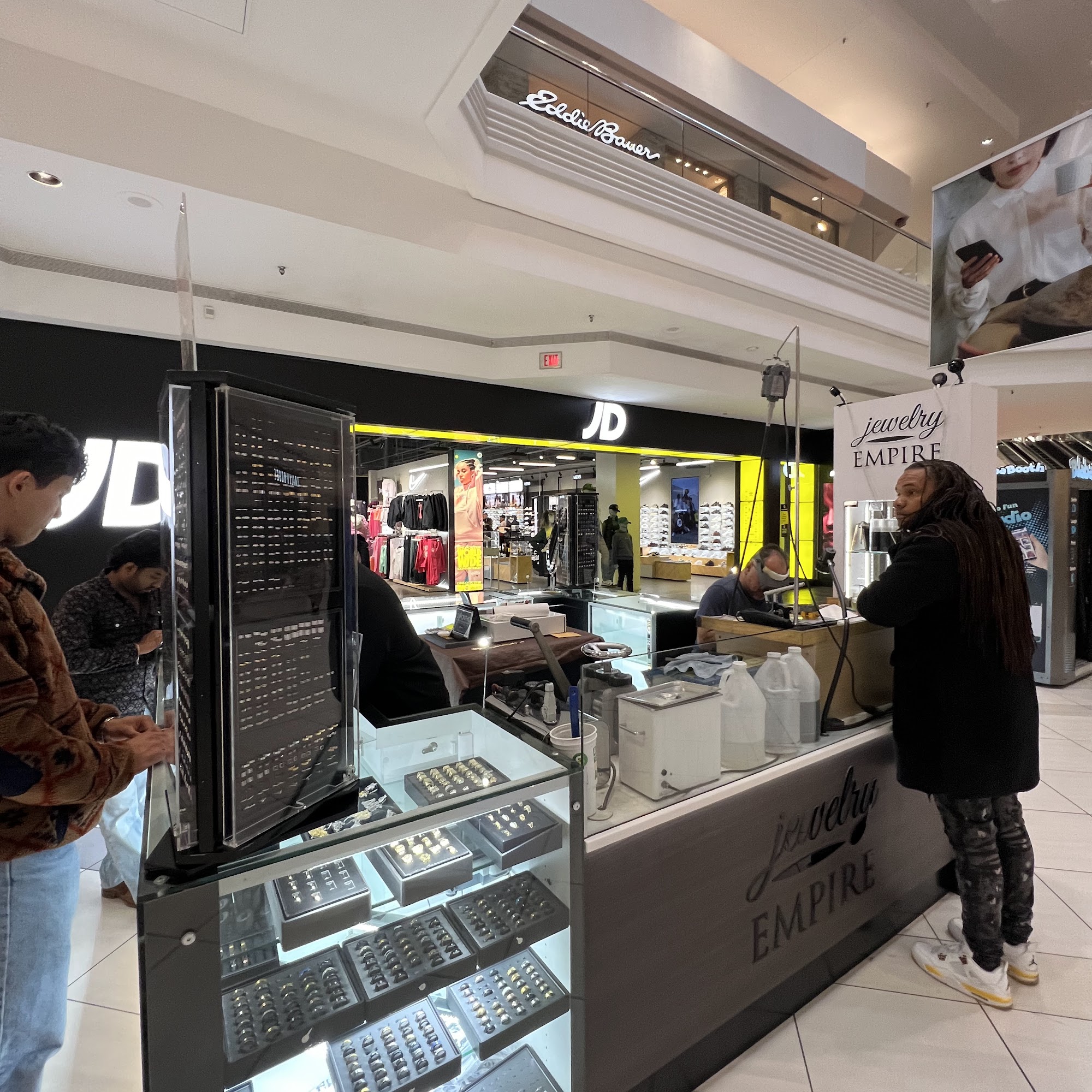 Marquise jewelers 5 Woodfield Mall Unit G120, Schaumburg Illinois 60173