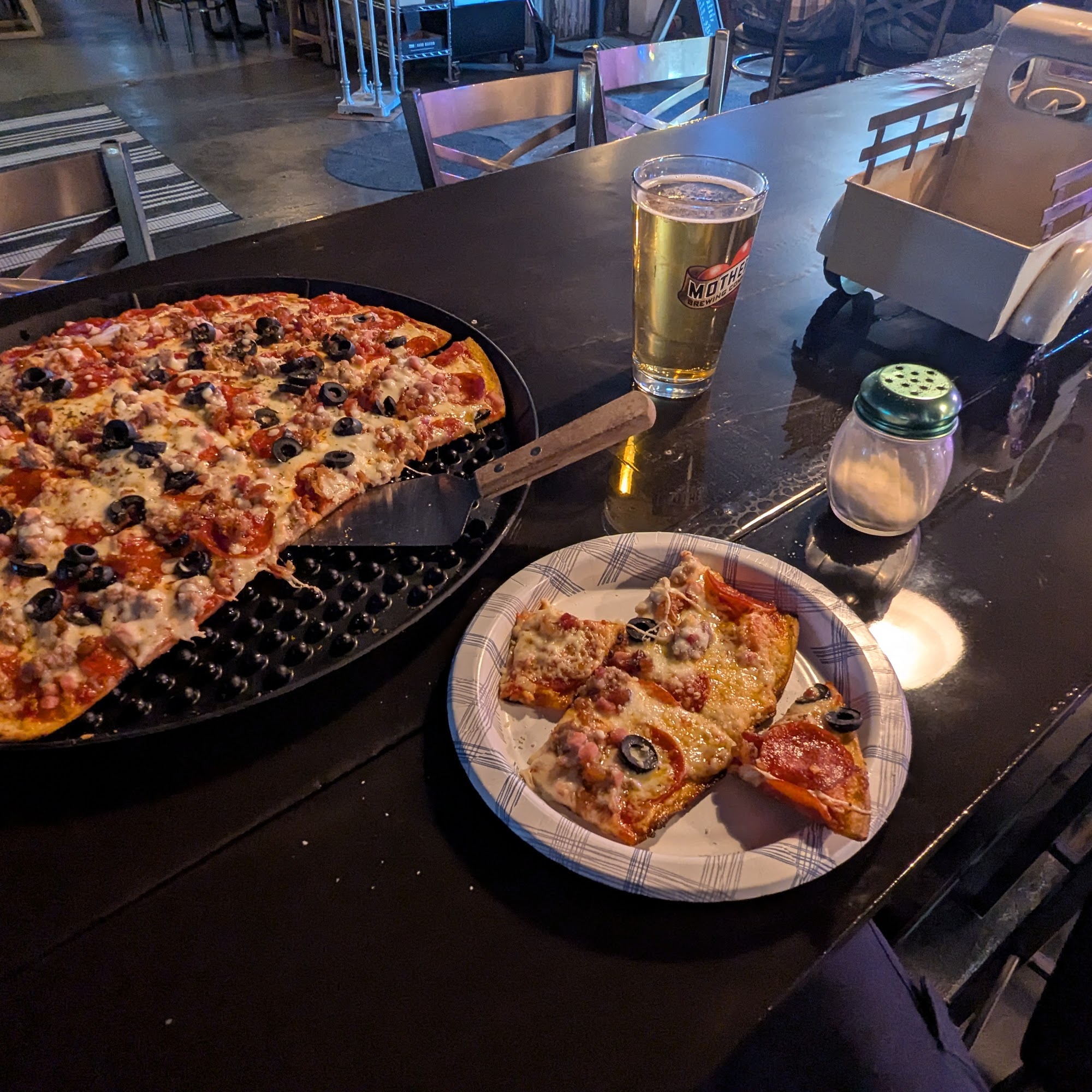 The Backyard 309 E Vine St, Taylorville, IL 62568