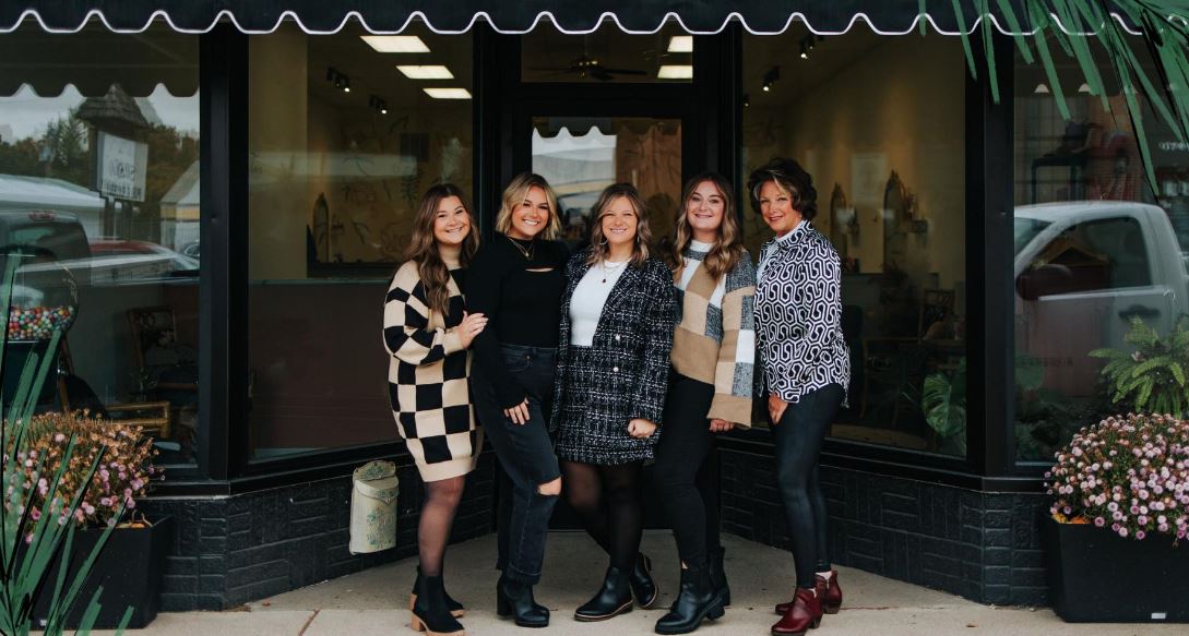 The Head Quarters 106 W Walnut St, Watseka Illinois 60970