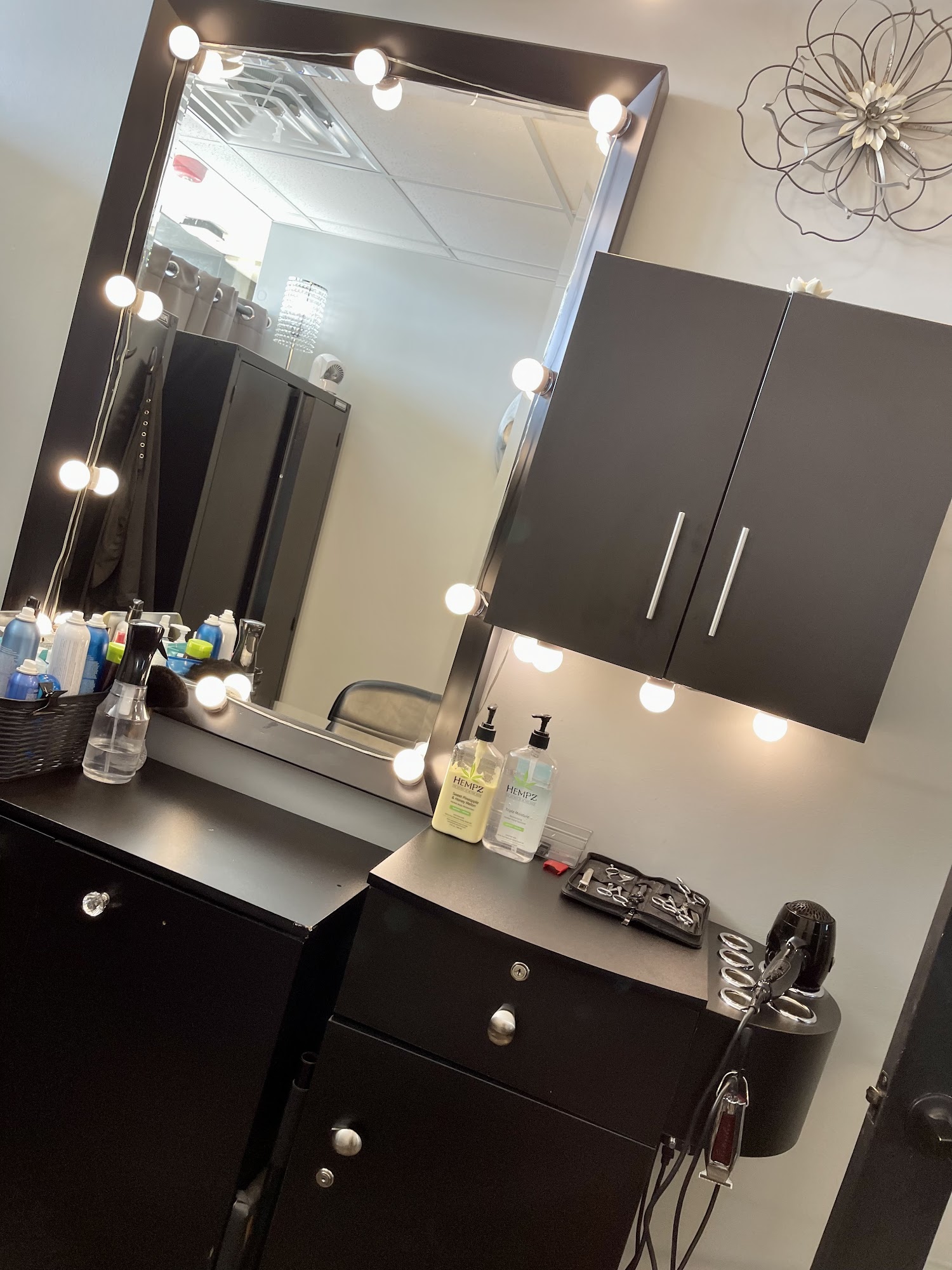 Studio K by Tanna / Sky Salon Suites 846 75th St Suite 107, Willowbrook Illinois 60527