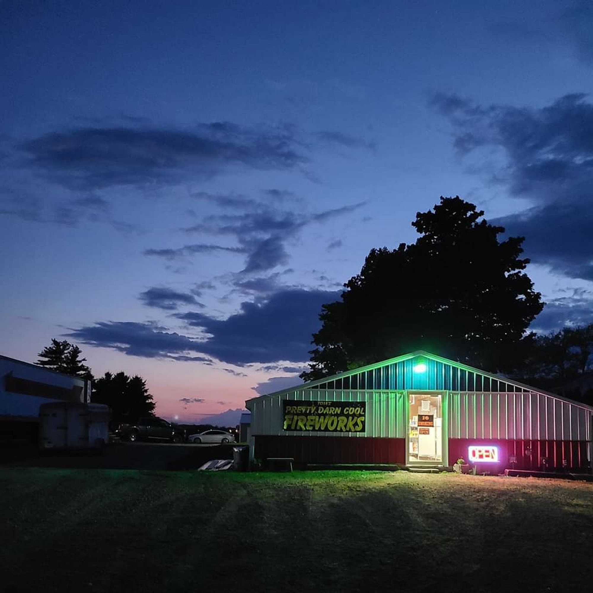 Tom's Pretty Darn Cool Fireworks Auburn