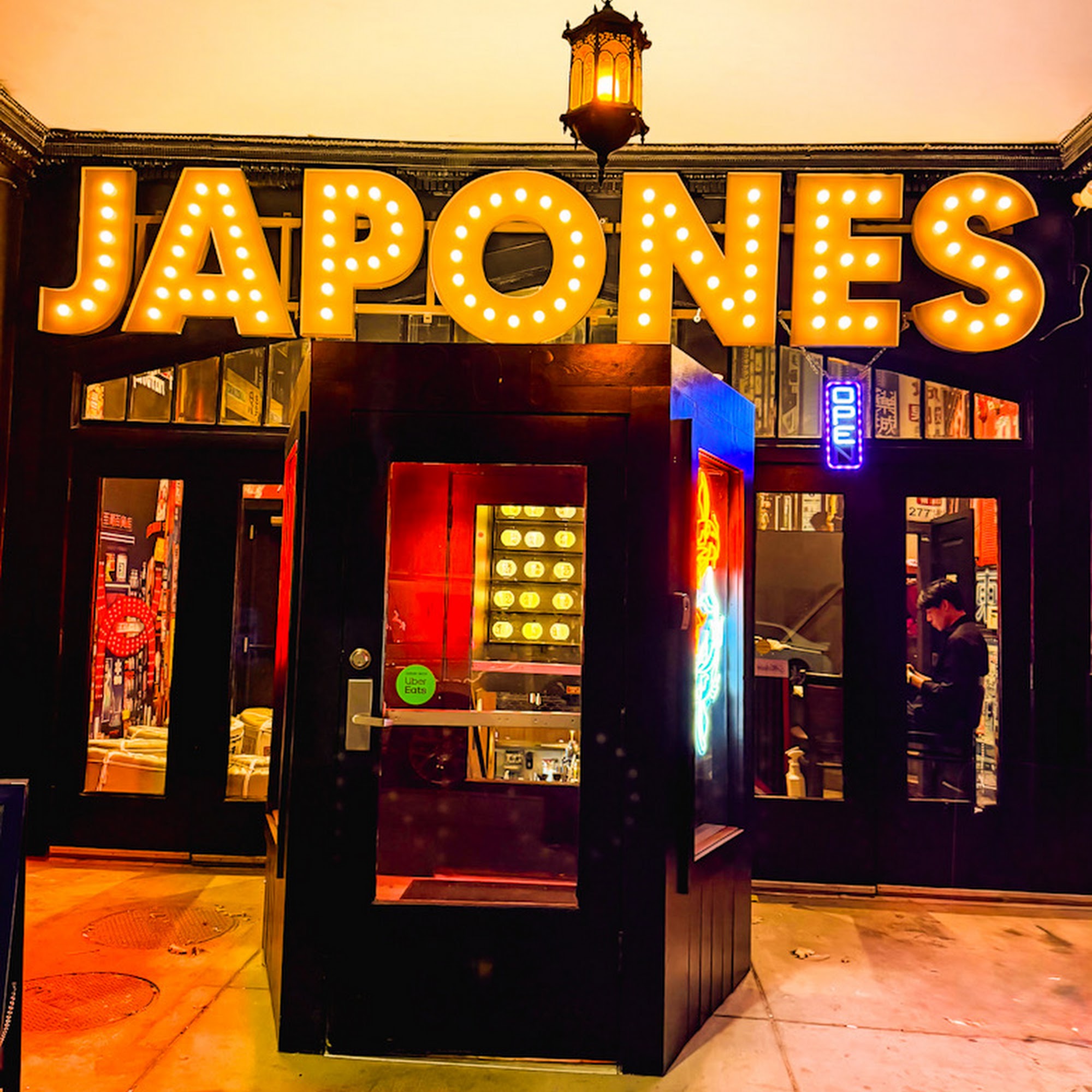 Japones 206 N Walnut St, Bloomington
