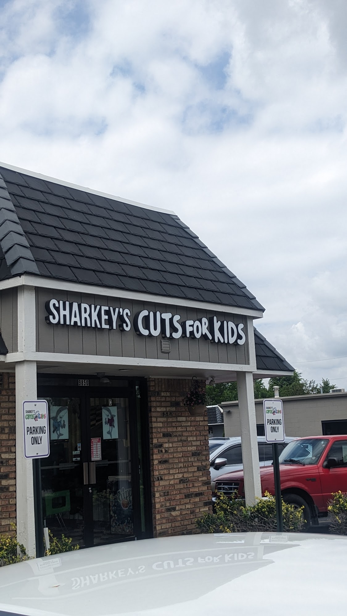 Sharkey’s Cuts for Kids - Carmel 9850 N Michigan Rd Suite C, Carmel Indiana 46032